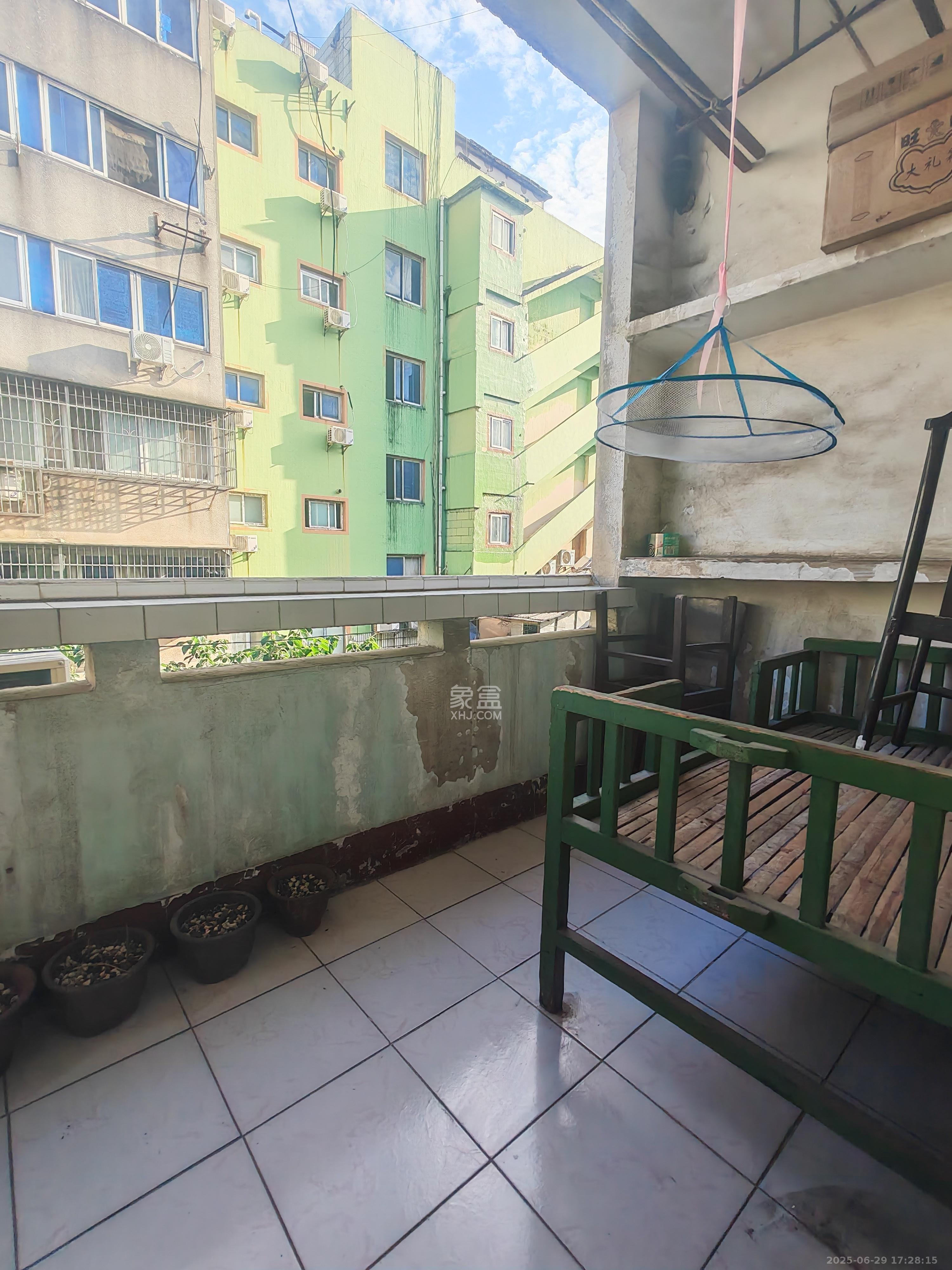 燕兴宿舍 1室1厅1卫 1300.0元/月 燕兴宿舍 1室1厅1卫 1300.0元/月室内图