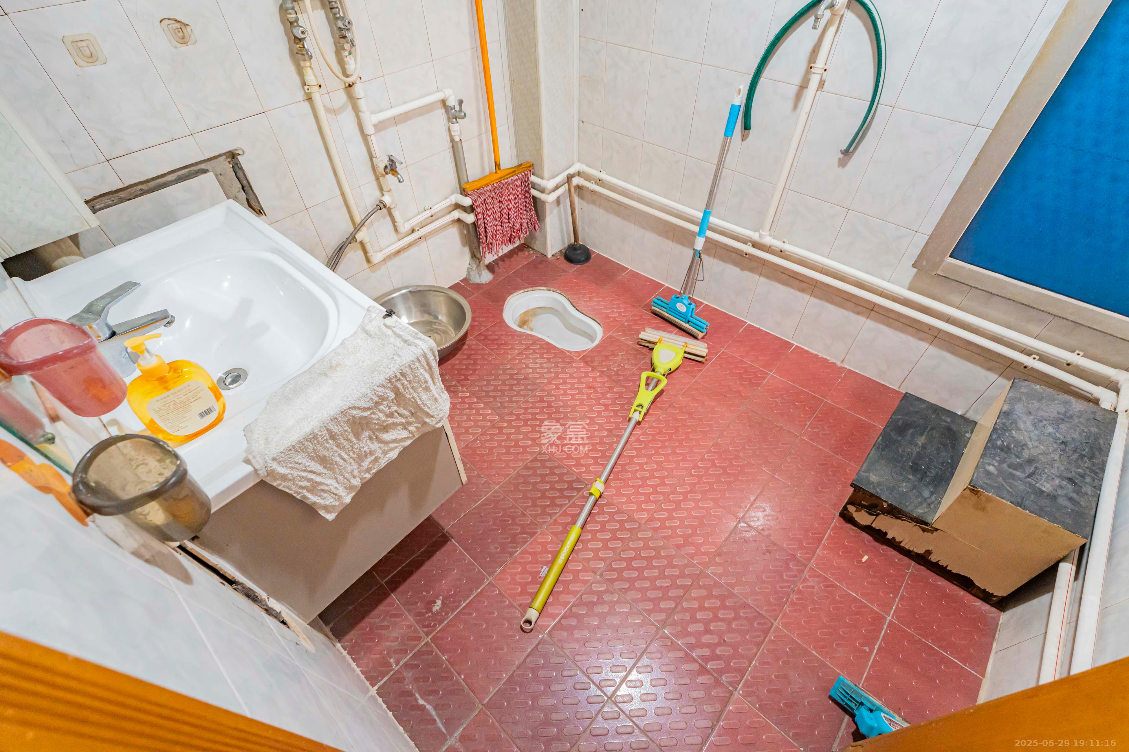 麻园公寓（下麻园岭40号）  2室1厅1卫    35.0万卫生间