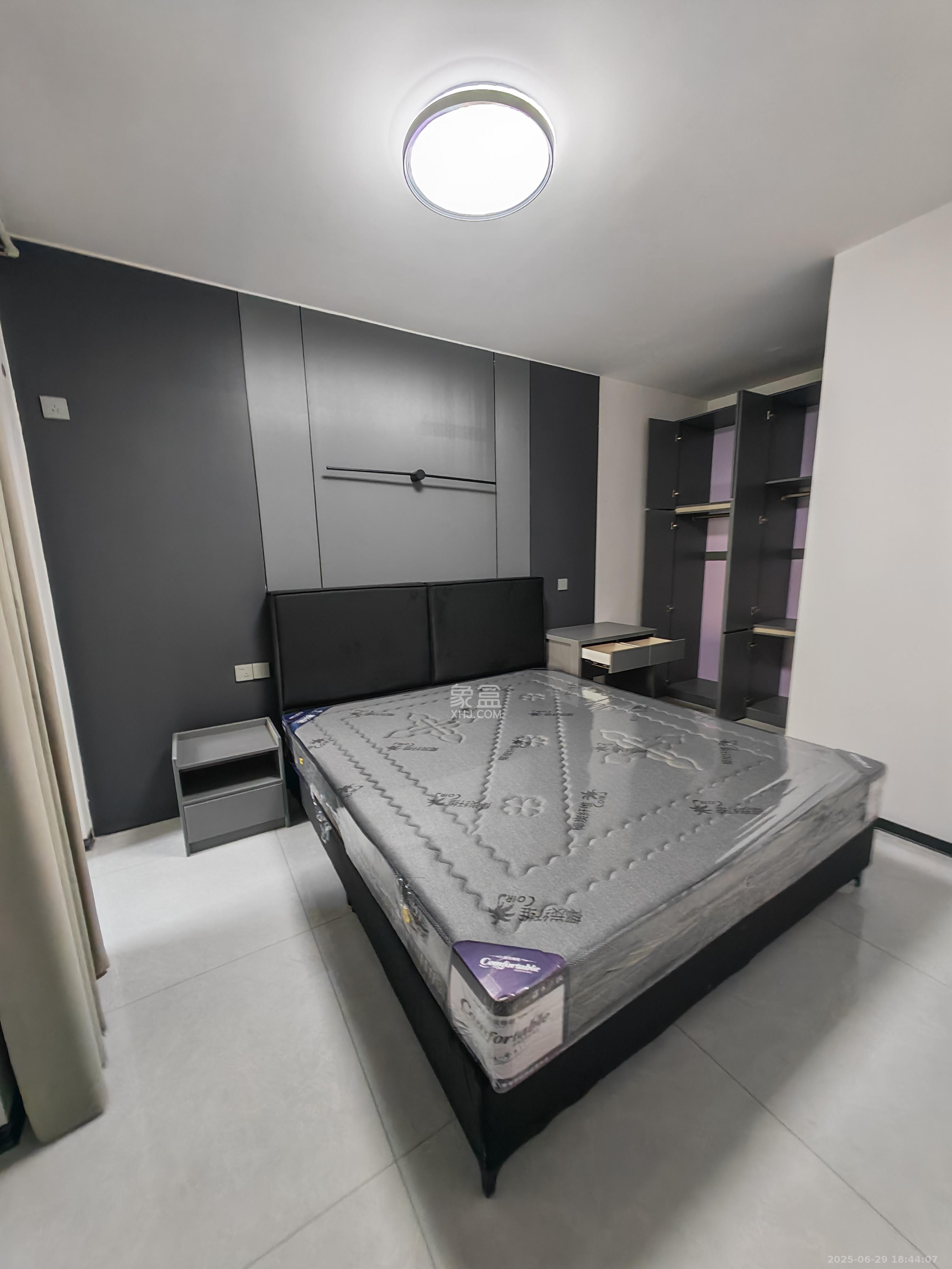 周南学府 2室2厅1卫 2200.0元/月 周南学府 2室2厅1卫 2200.0元/月室内图