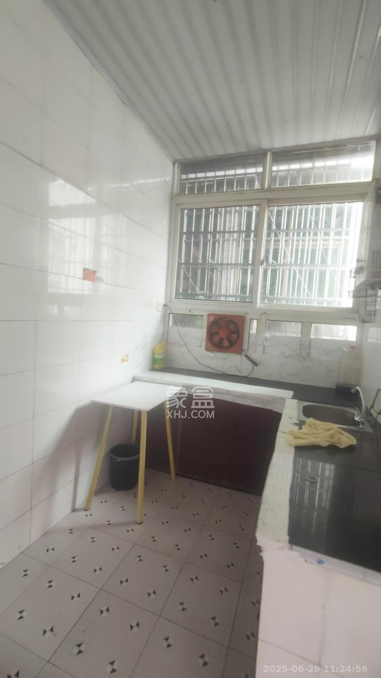 柏家塘小区  2室2厅2卫    1600.0元/月 柏家塘小区  2室2厅2卫    1600.0元/月室内图