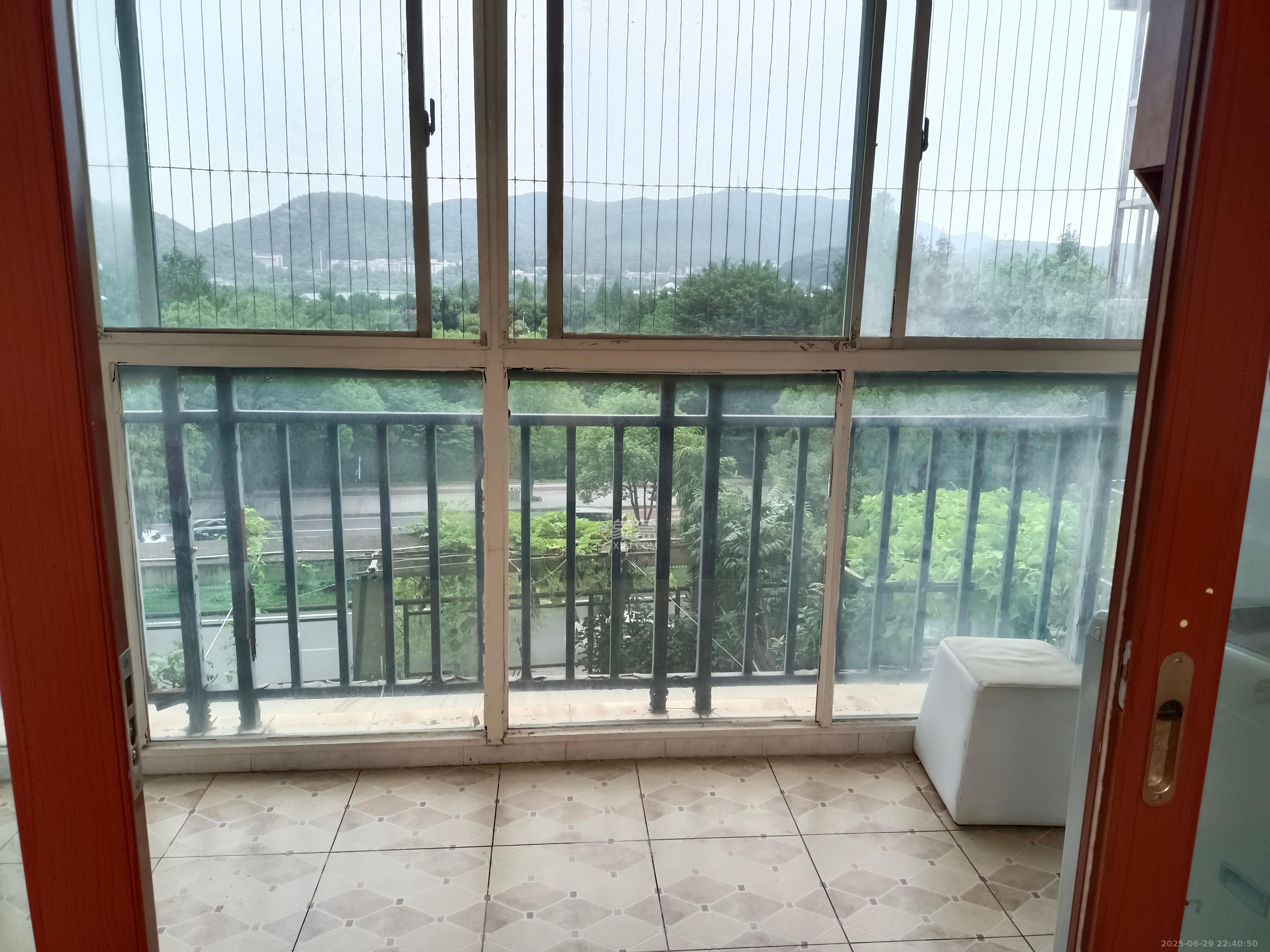 西湖丽景  3室2厅2卫   2900.00元/月室内图
