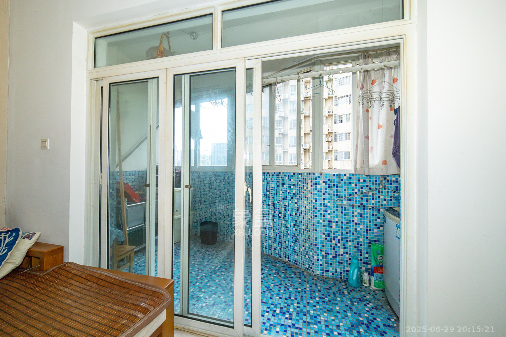 荣鑫家园 2室12厅1卫 36.8万 荣鑫家园 2室12厅1卫 36.8万阳台