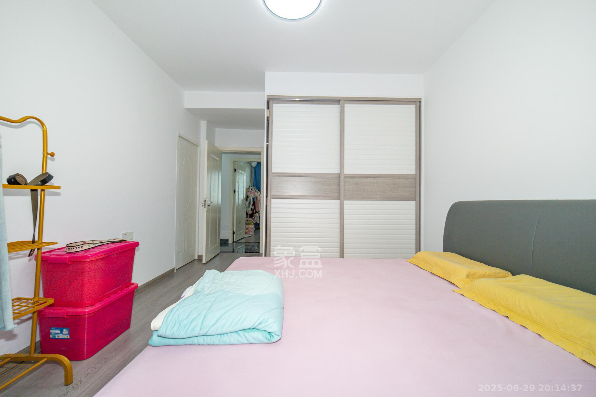 高林金三华邸  3室2厅2卫    65.0万 高林金三华邸  3室2厅2卫    65.0万卧室