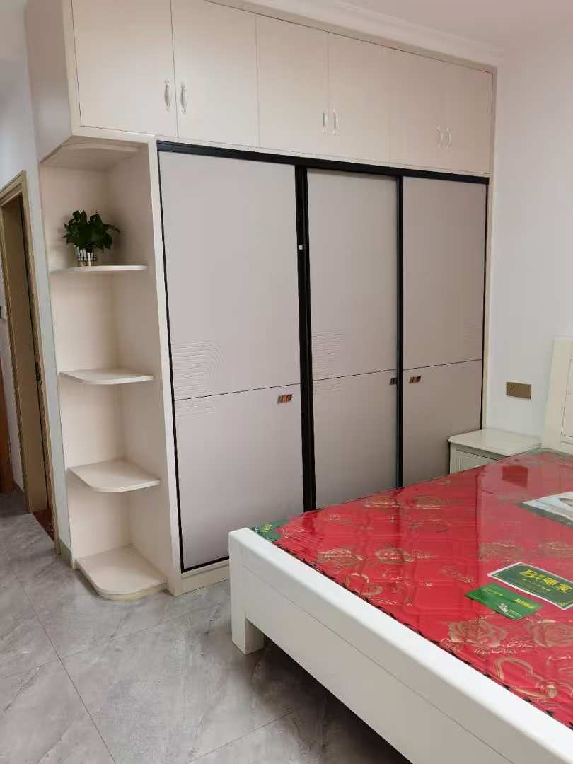 双江安置小区  4室2厅2卫   2200.00元/月室内图