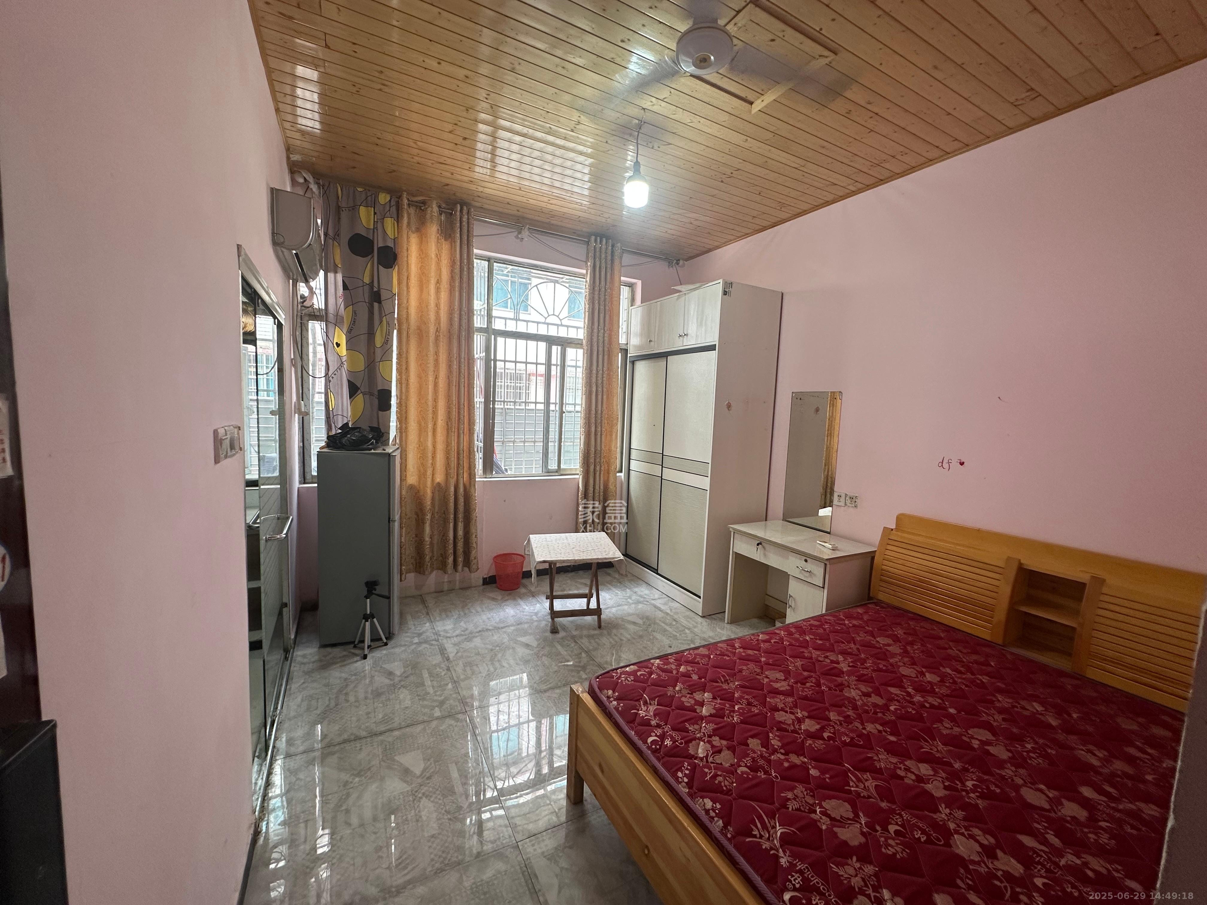 众鑫建材市场（长沙县星沙镇皮具市场）  1室1厅1卫    700.0元/月室内图