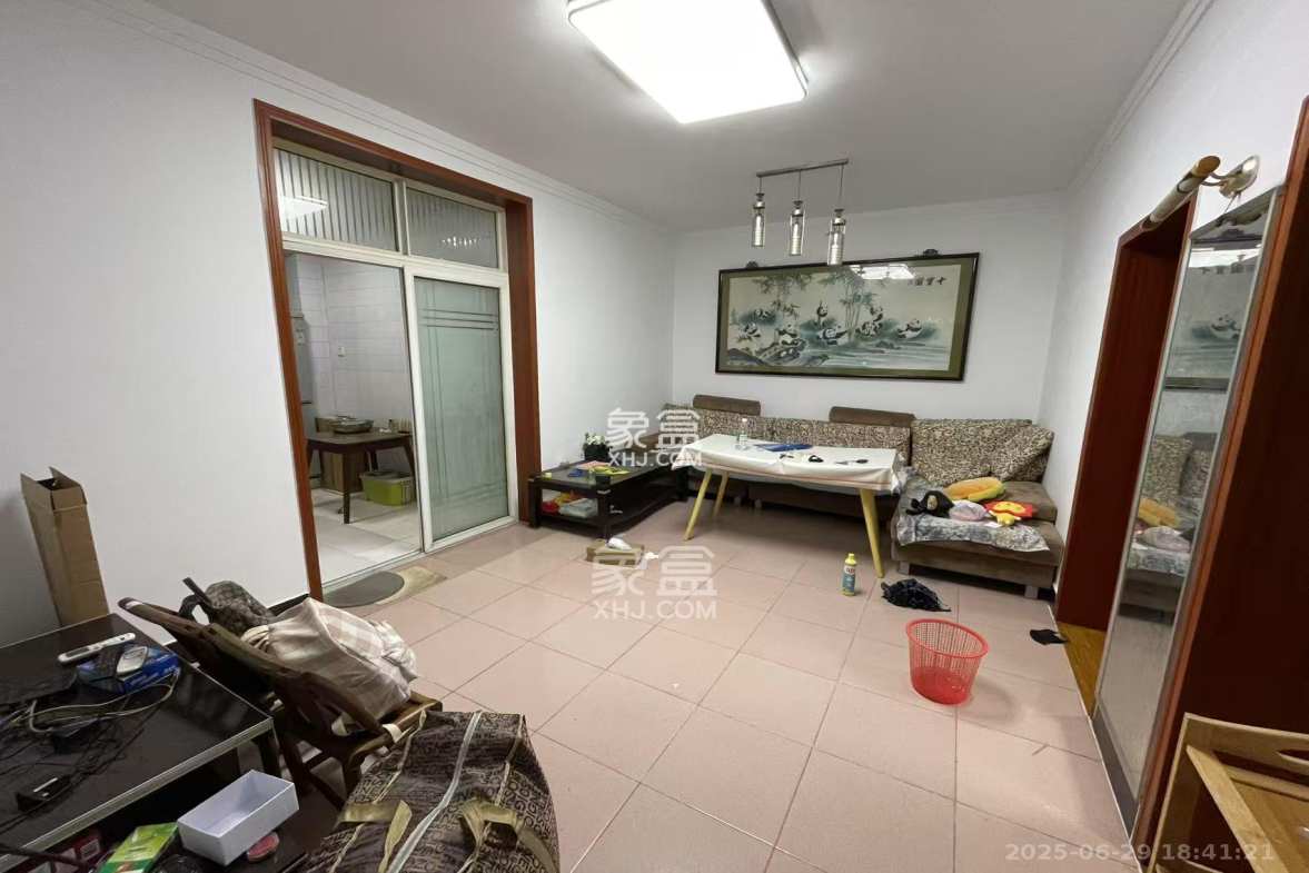 长监宿舍  2室1厅1卫    1400.0元/月 长监宿舍  2室1厅1卫    1400.0元/月室内图