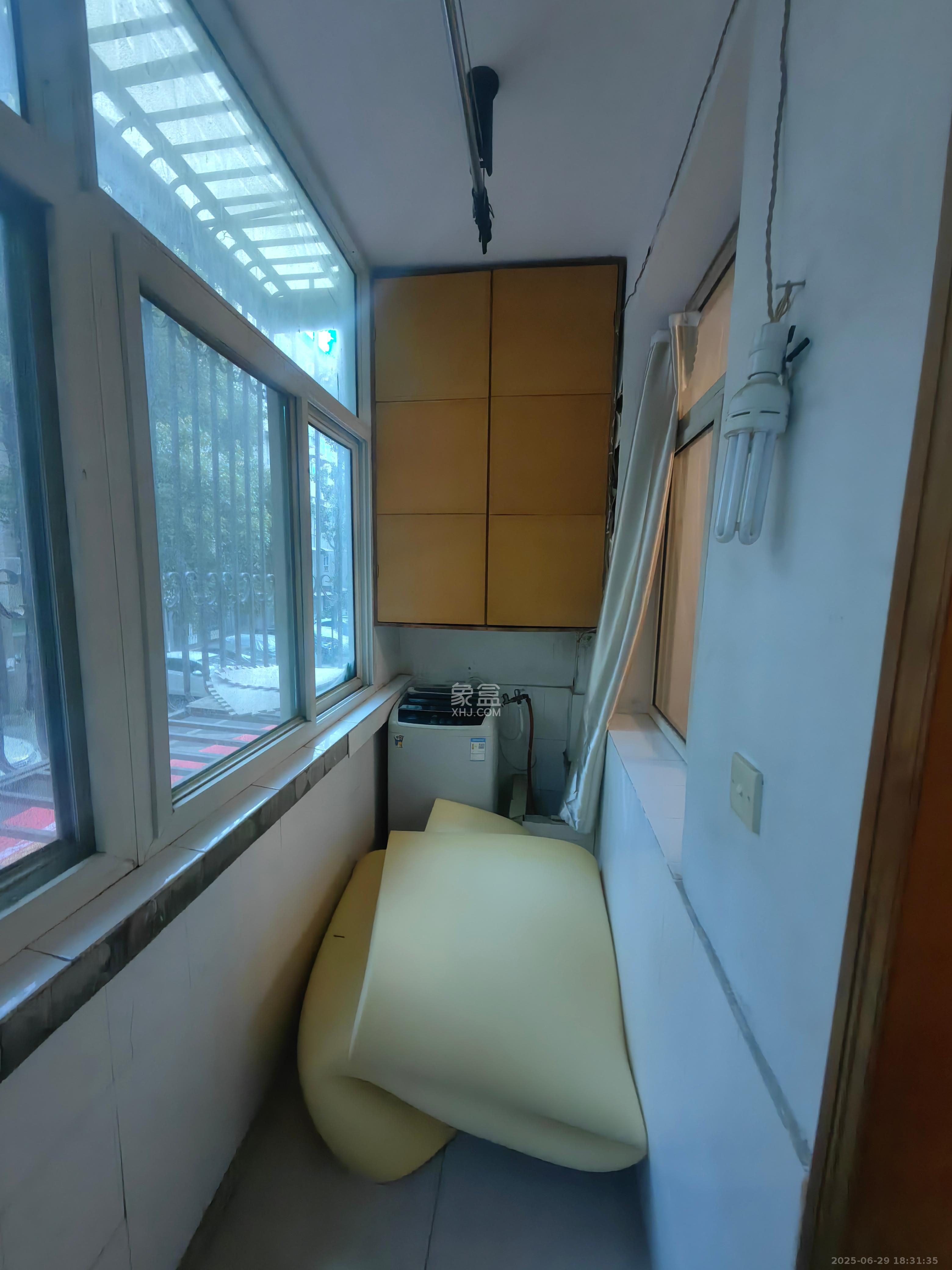 人民新村  1室1厅1卫   1300.00元/月室内图
