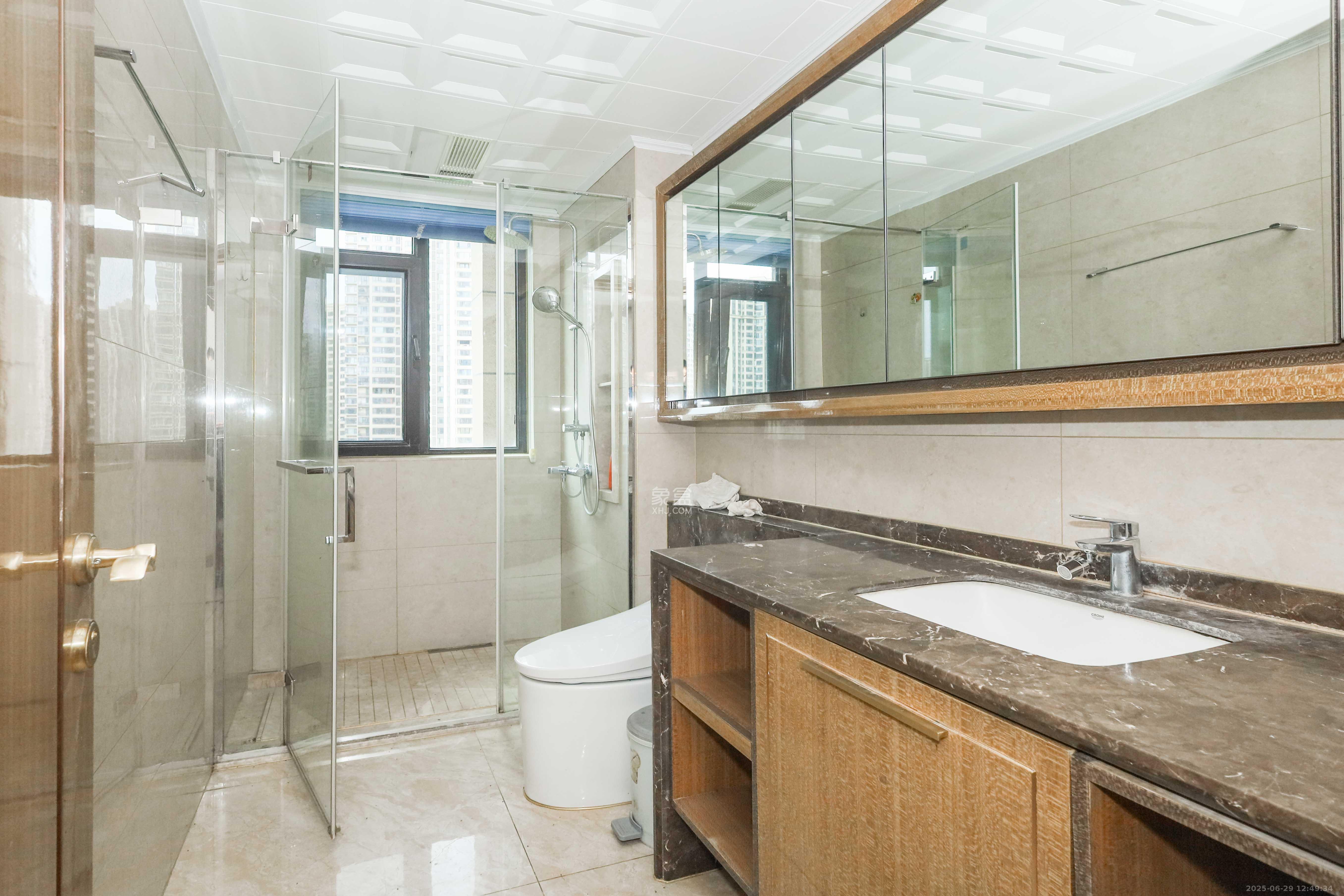 晟通牡丹舸 4室2厅4卫 600.0万 晟通牡丹舸 4室2厅4卫 600.0万卫生间