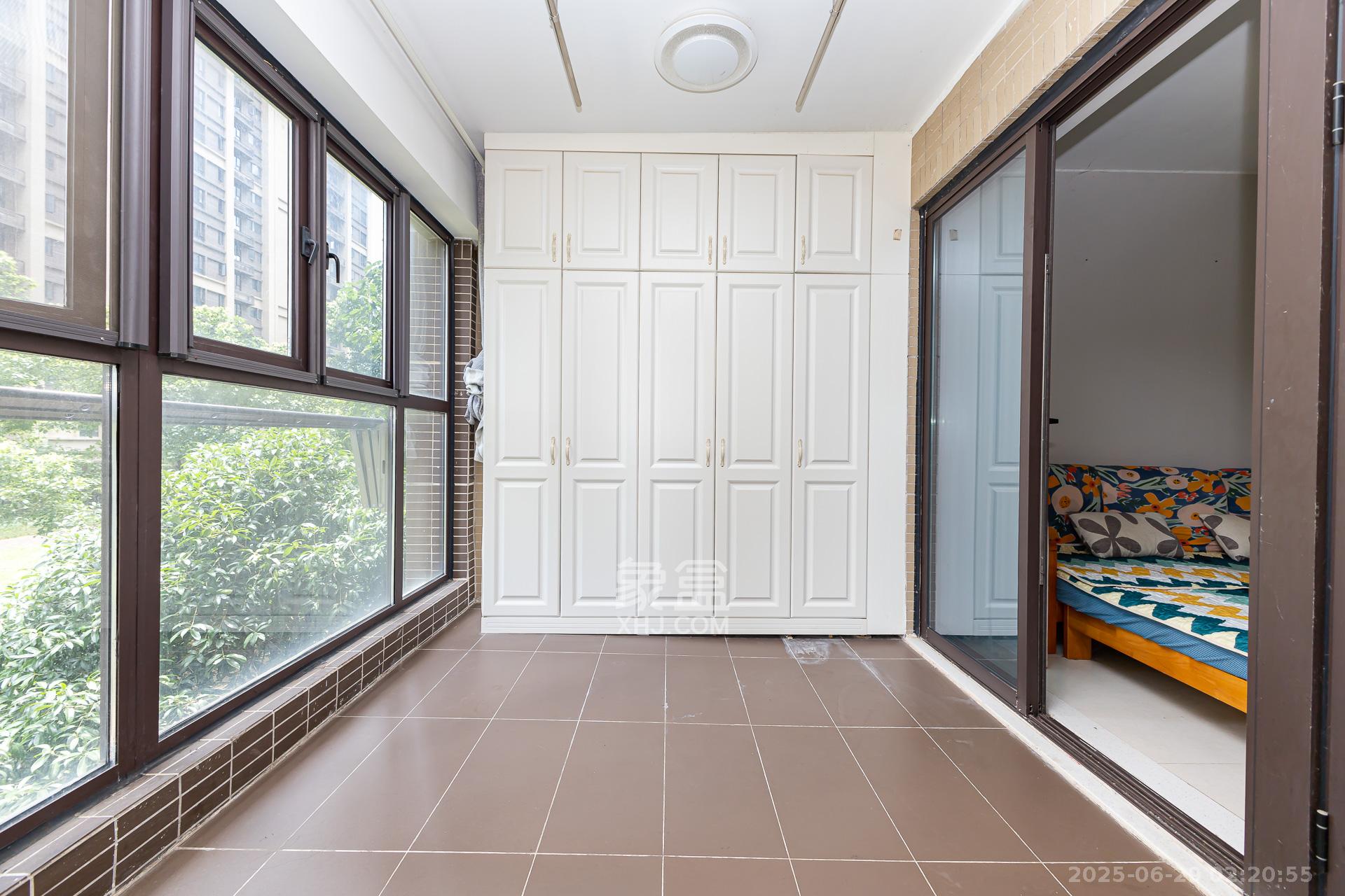 时代倾城二期  2室2厅1卫    64.5万 时代倾城二期  2室2厅1卫    64.5万阳台