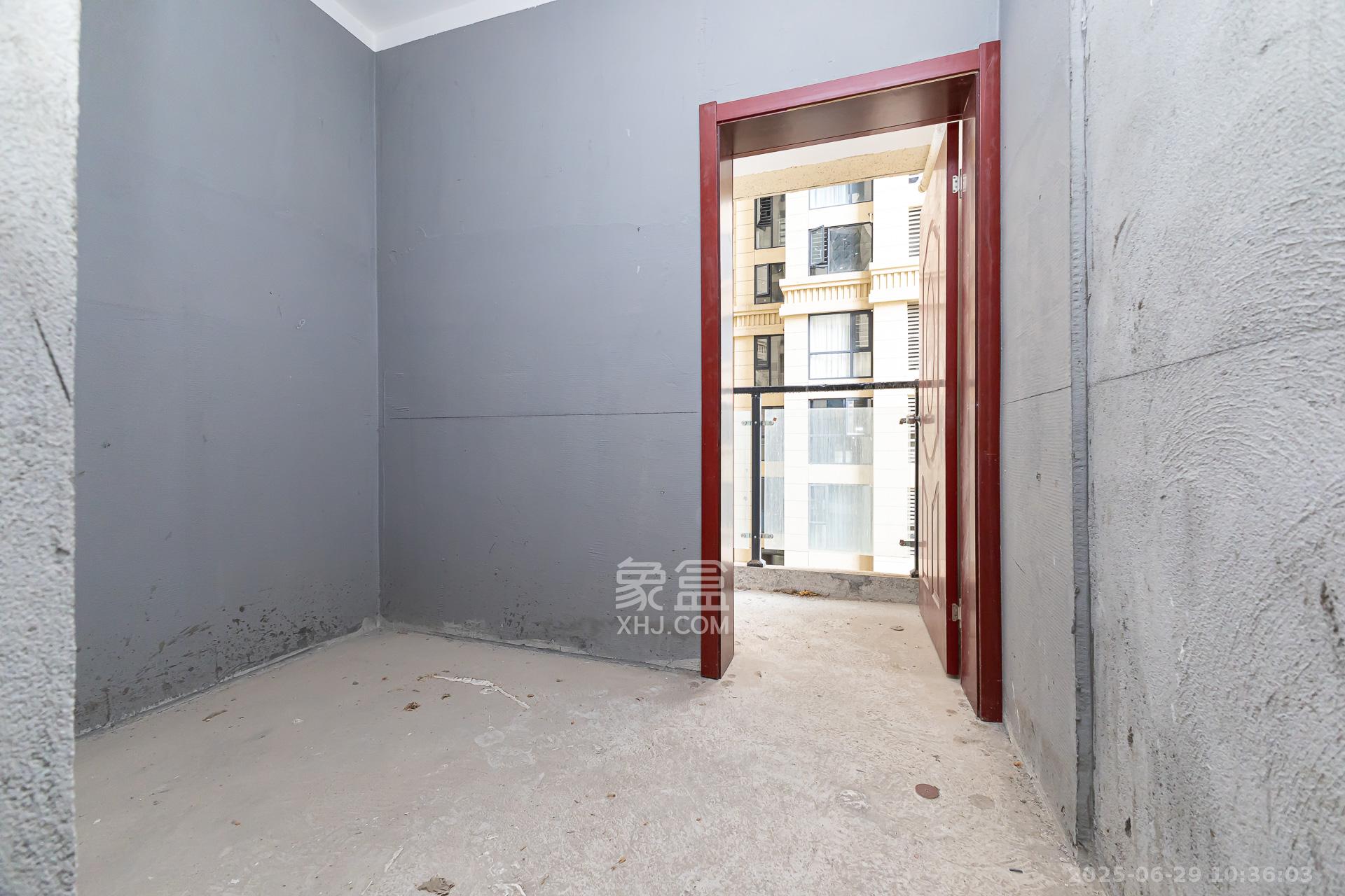 明发阅江悦府  33室2厅2卫   67.00万卧室