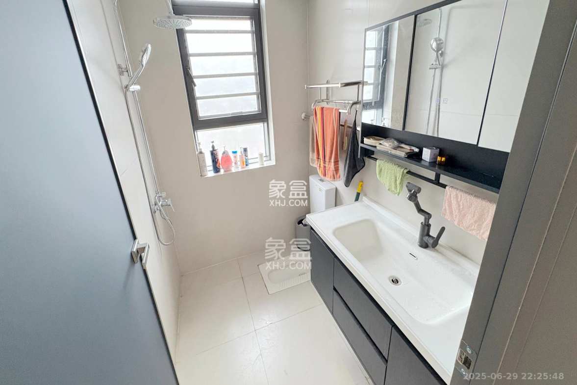 三角花园星城 3室2厅2卫 238.0万 三角花园星城 3室2厅2卫 238.0万卫生间