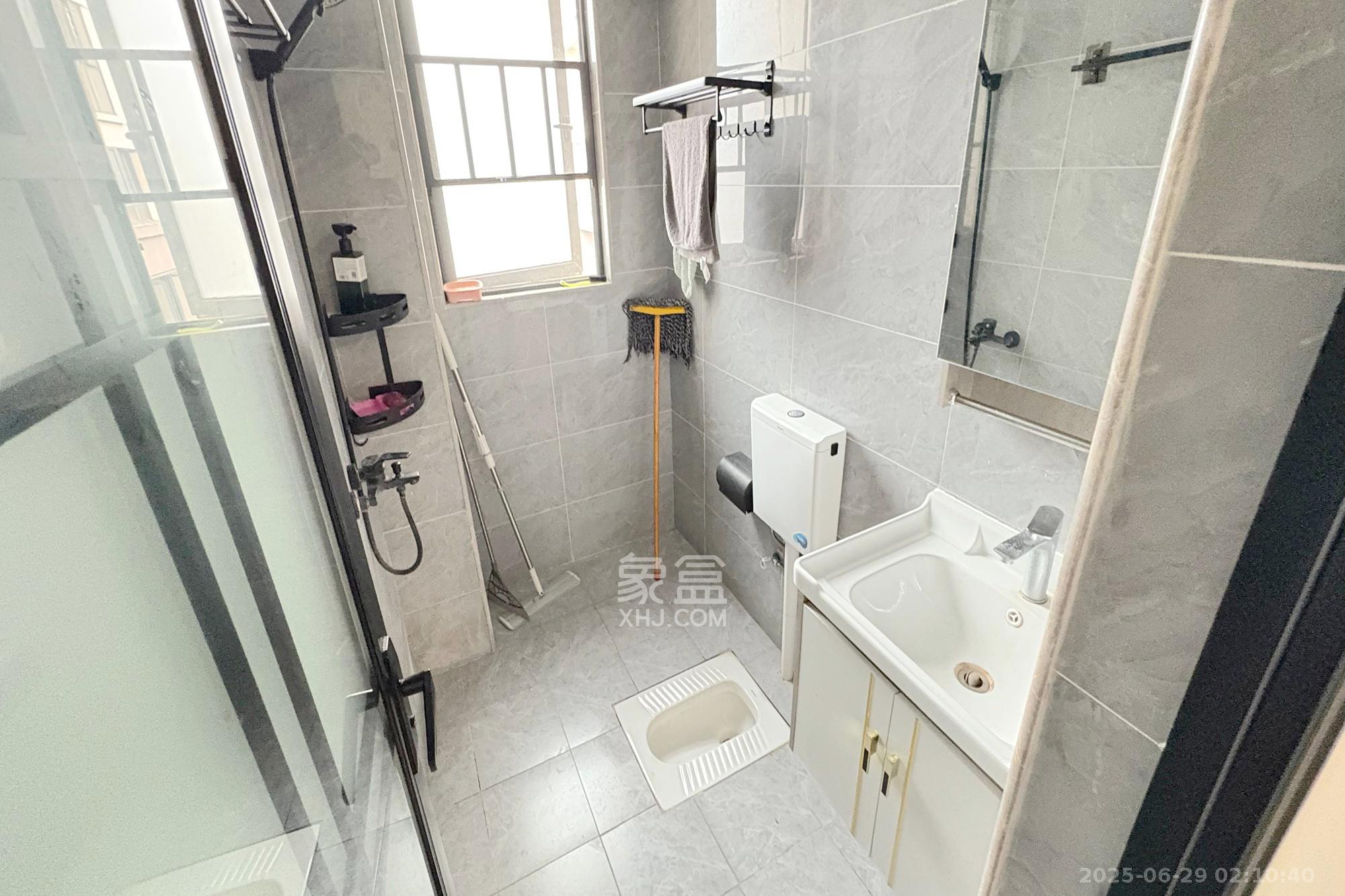 韭菜园嘉苑 2室1厅1卫 75.0万 韭菜园嘉苑 2室1厅1卫 75.0万卫生间