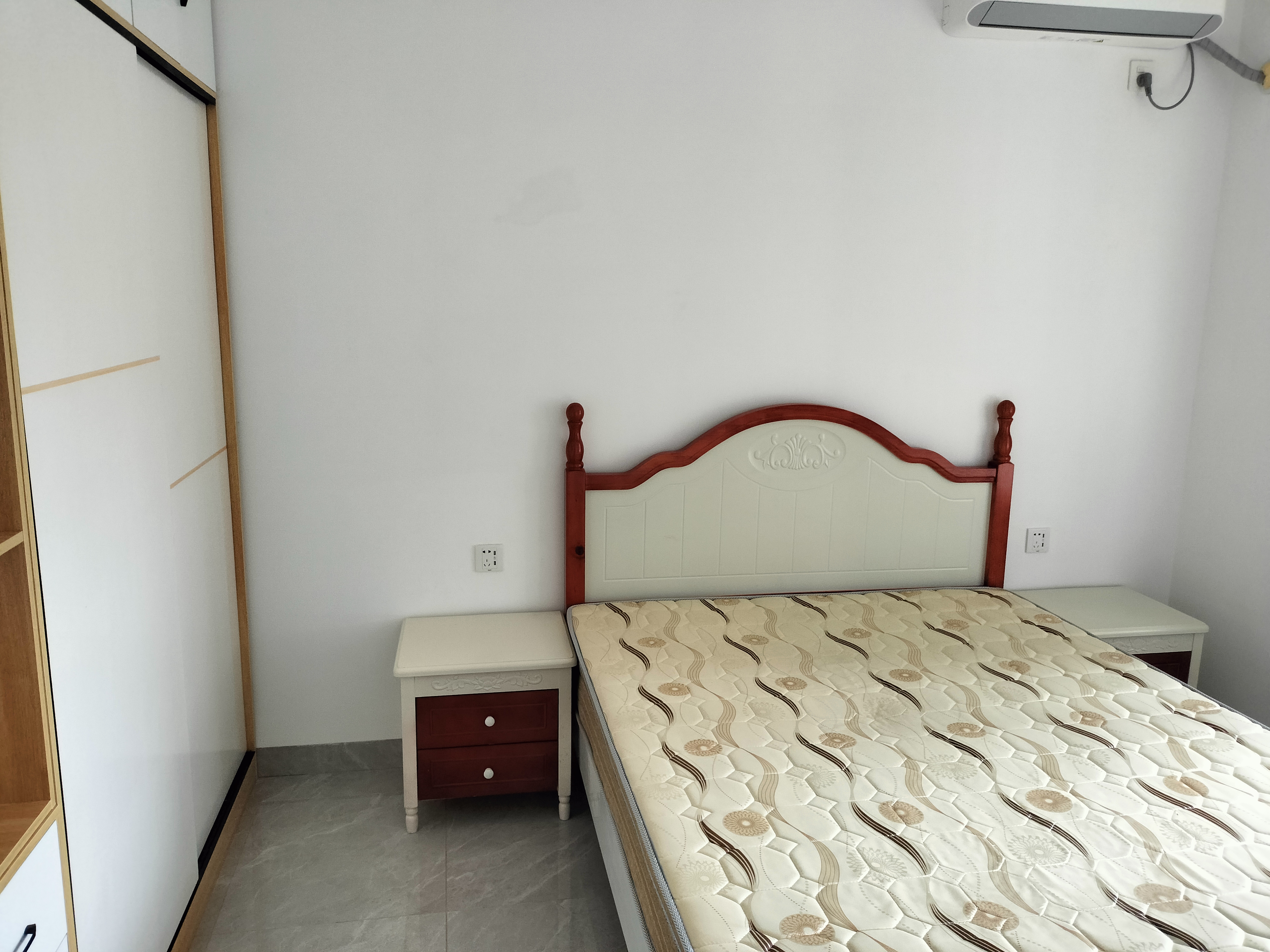 和风家园二期碧海居  4室2厅2卫   3300.00元/月室内图