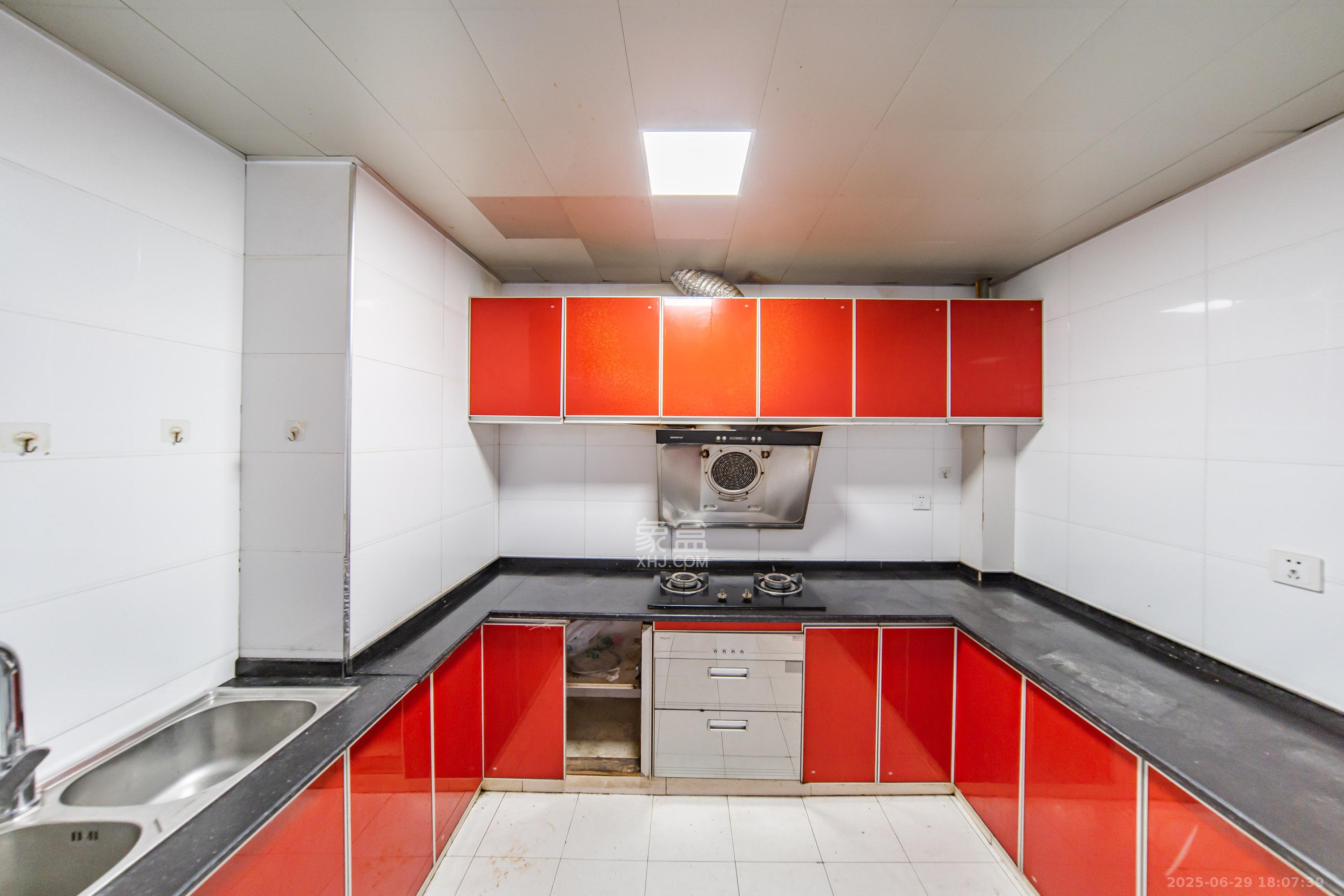 岳麓现代城 3室2厅2卫 190.0万 岳麓现代城 3室2厅2卫 190.0万厨房