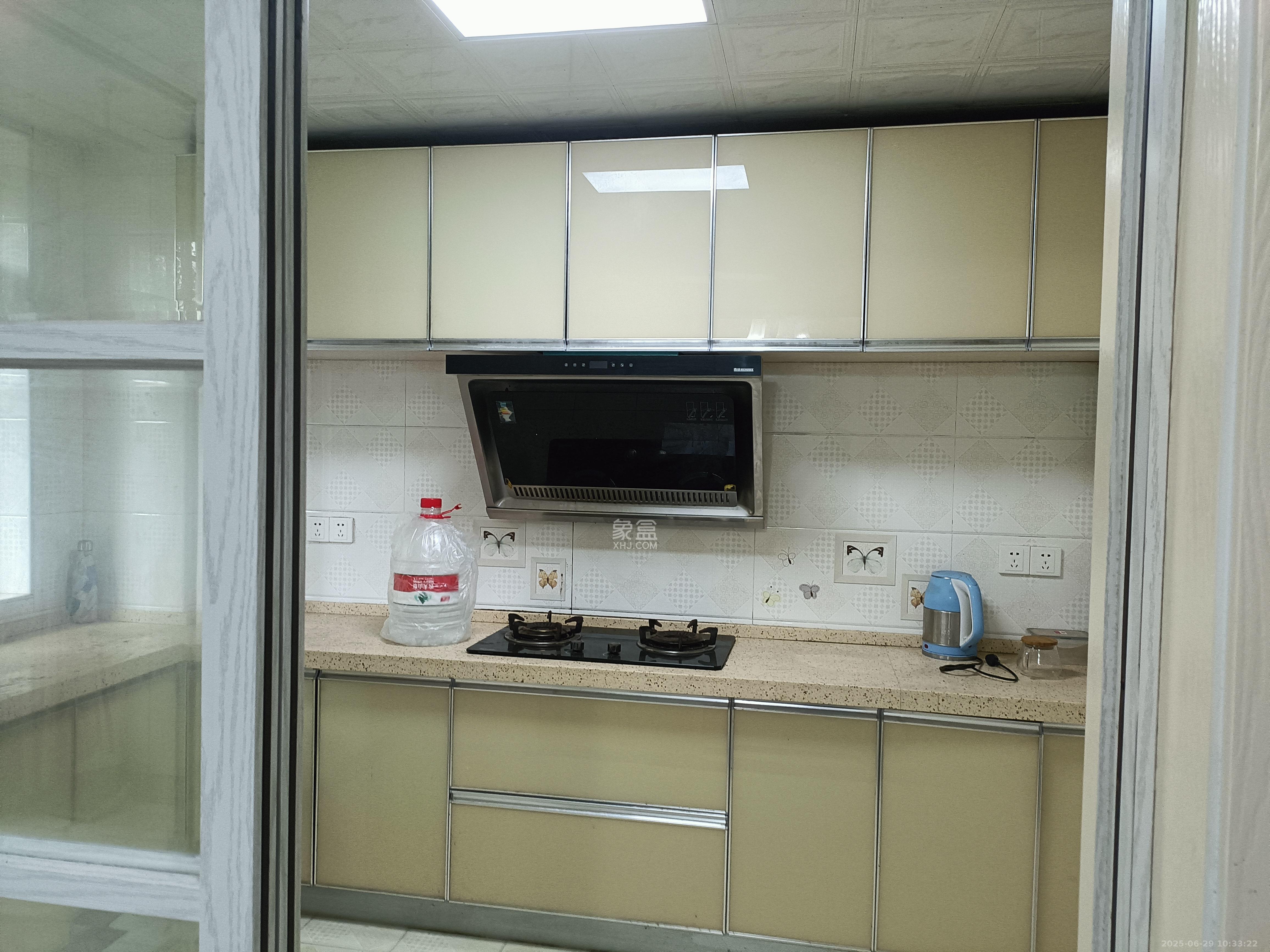 凯富漫城 3室2厅2卫 1550.0元/月 凯富漫城 3室2厅2卫 1550.0元/月室内图