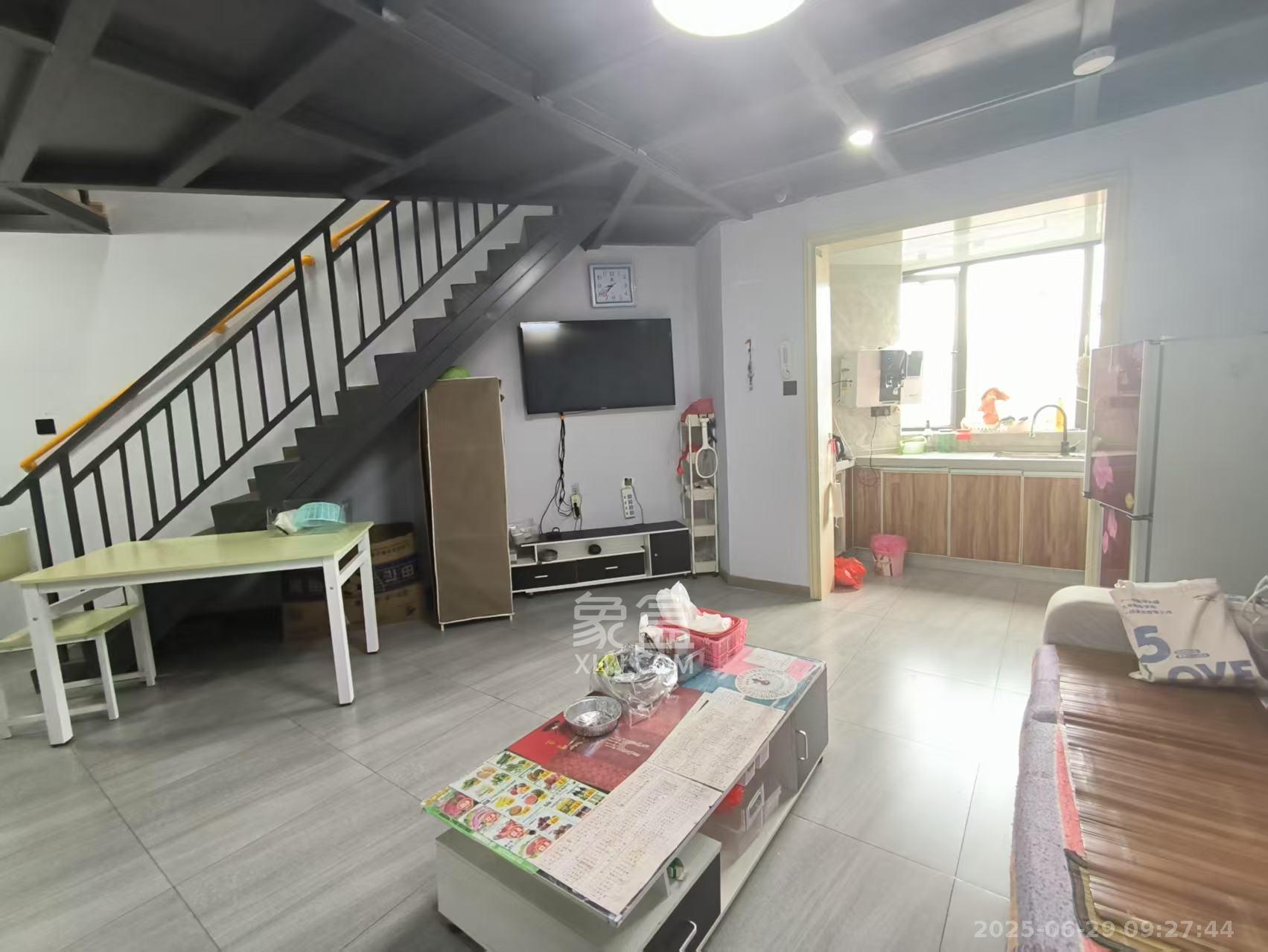 金域华府 1室1厅2卫 950.00元/月 金域华府 1室1厅2卫 950.00元/月室内图