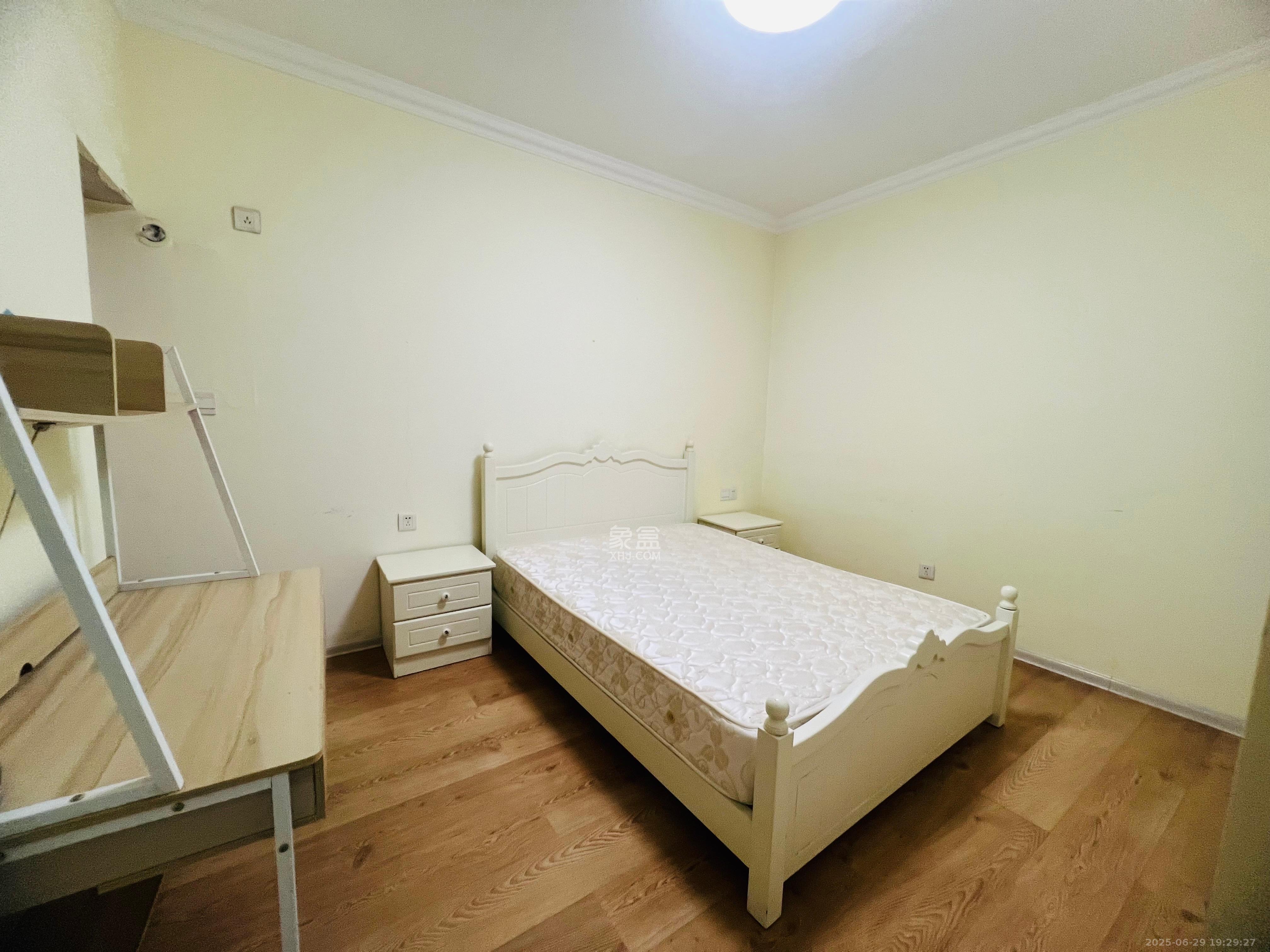 汇都公寓  1室1厅1卫    1900.0元/月室内图