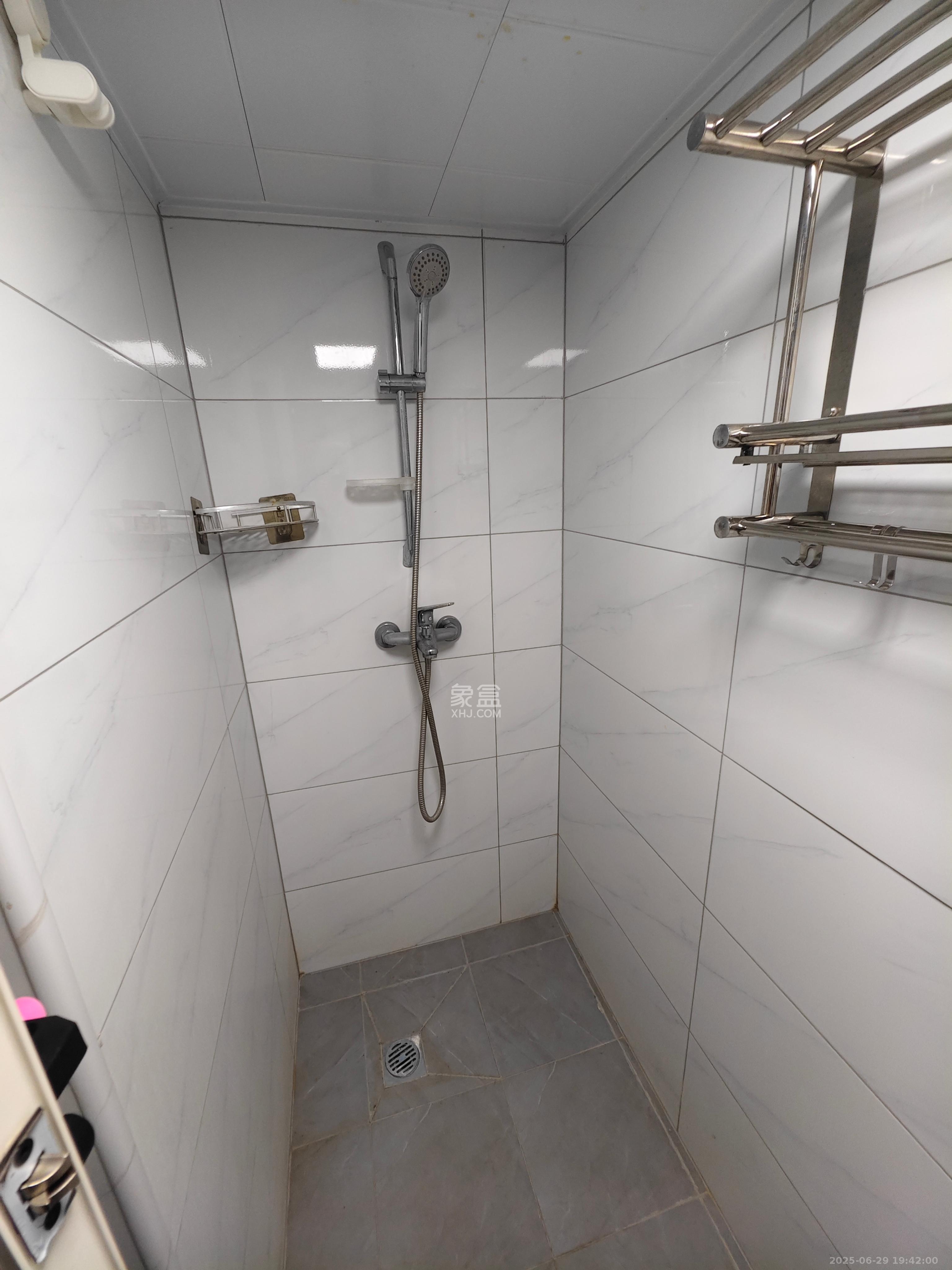 金地中交麓谷香颂(金地中交雅苑) 1室1厅1卫 1400.0元/月 金地中交麓谷香颂(金地中交雅苑) 1室1厅1卫 1400.0元/月室内图