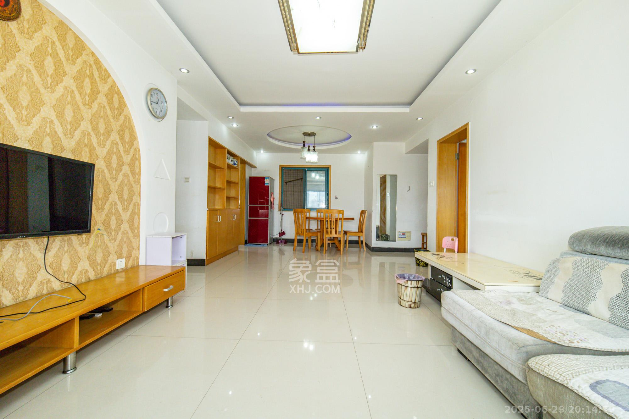 蝴蝶谷 3室2厅1卫 58.8万 蝴蝶谷 3室2厅1卫 58.8万客厅