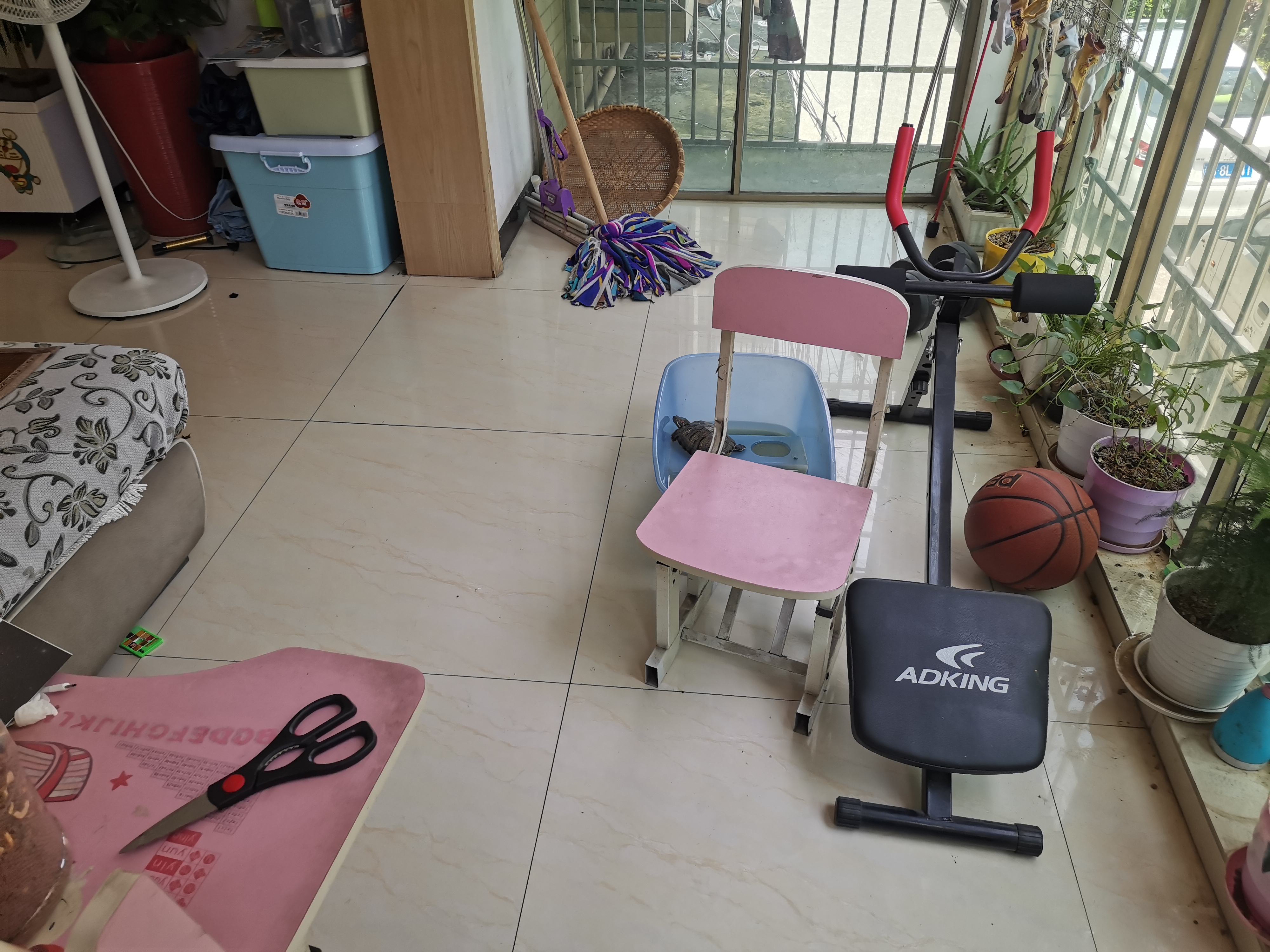 市人大政协机关大院住宅区(老市委) 3室2厅1卫 2000.0元/月 市人大政协机关大院住宅区(老市委) 3室2厅1卫 2000.0元/月室内图