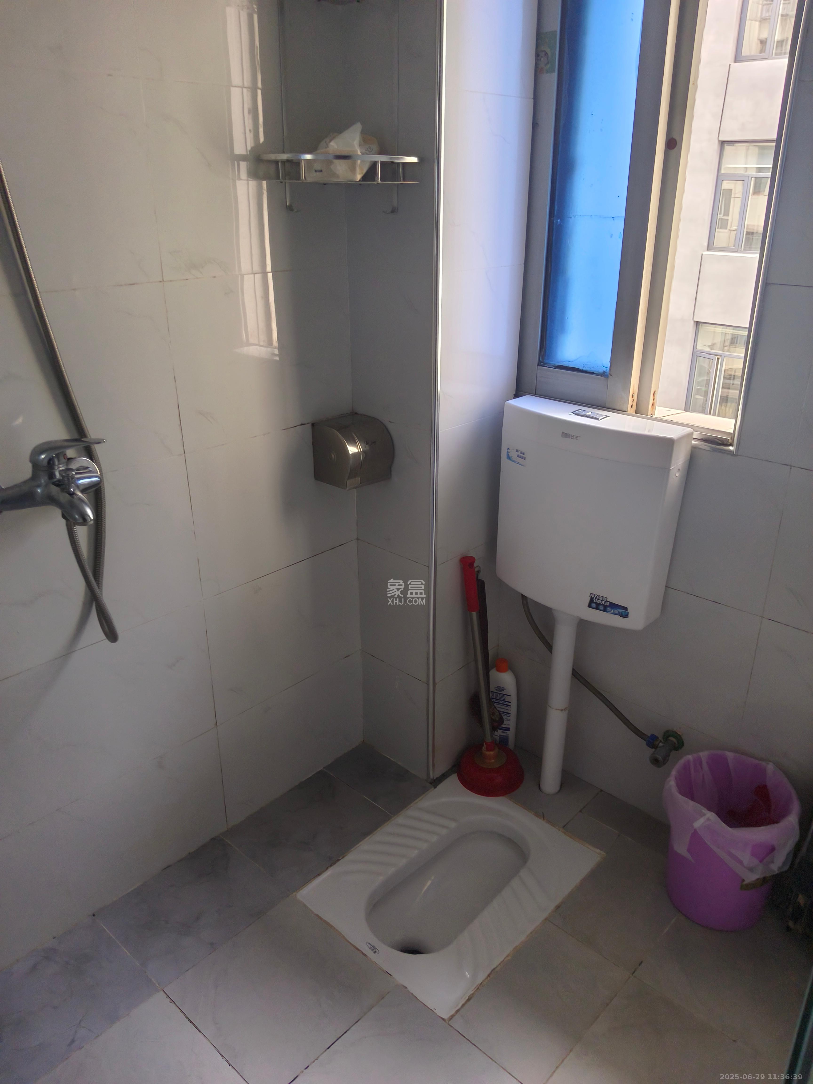 梨子山小区 3室1厅1卫 2200.0元/月 梨子山小区 3室1厅1卫 2200.0元/月室内图