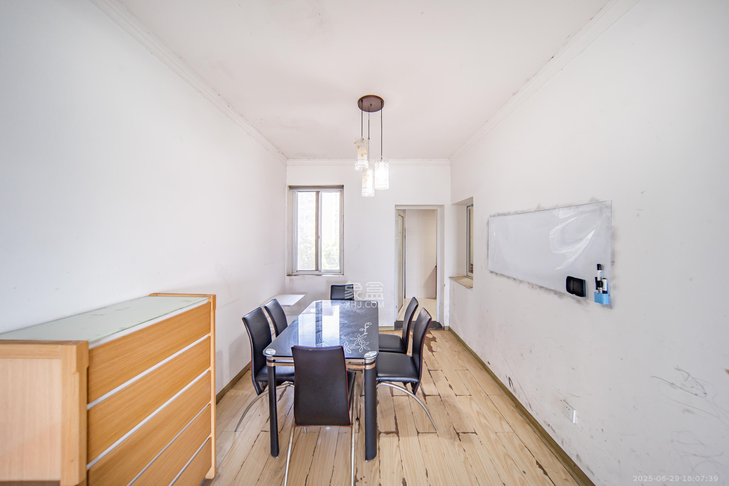 岳麓现代城 3室2厅2卫 190.0万 岳麓现代城 3室2厅2卫 190.0万其他