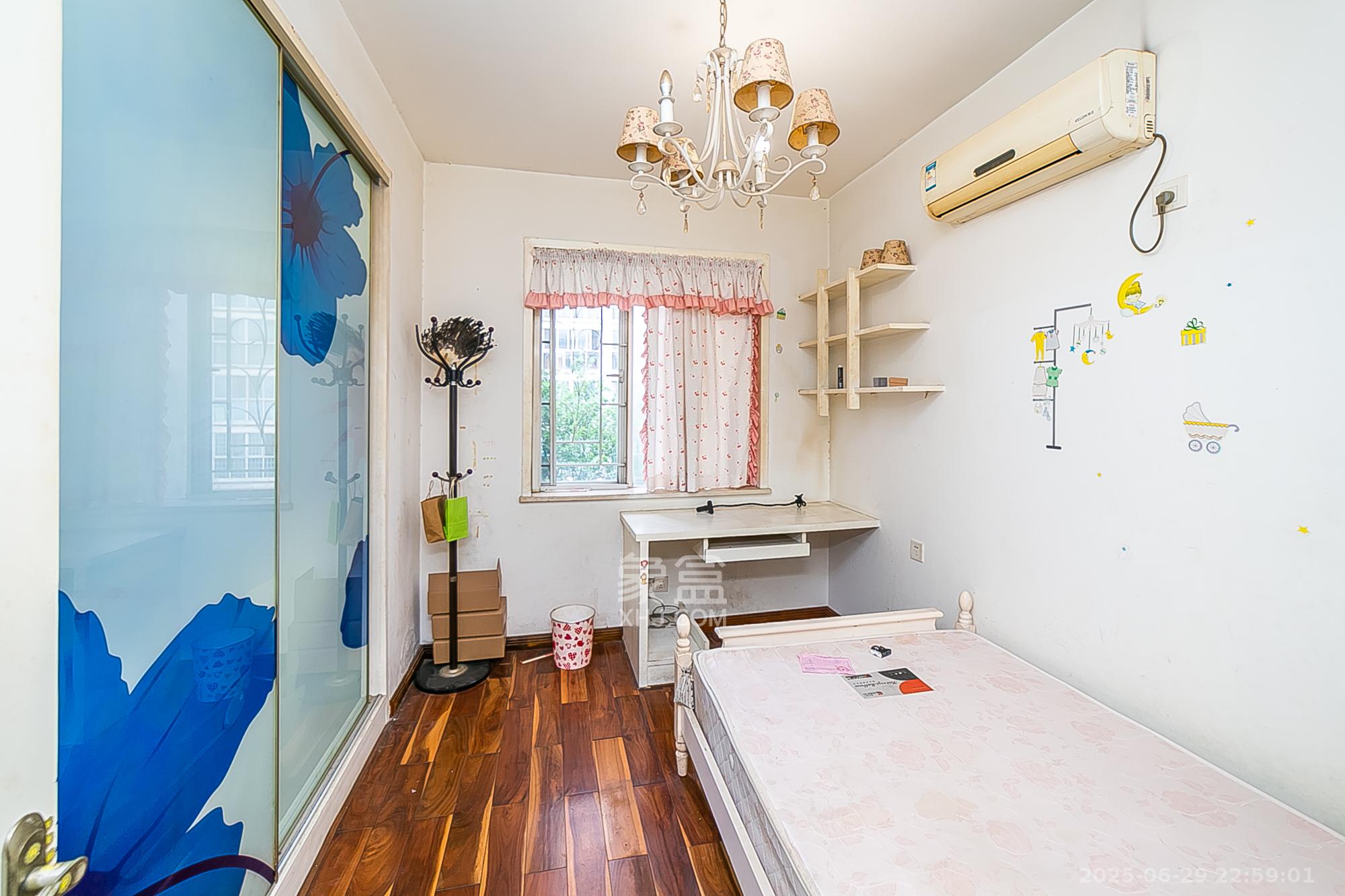 天鸿天府(天鸿中央大院)  3室2厅2卫    95.0万 天鸿天府(天鸿中央大院)  3室2厅2卫    95.0万卧室