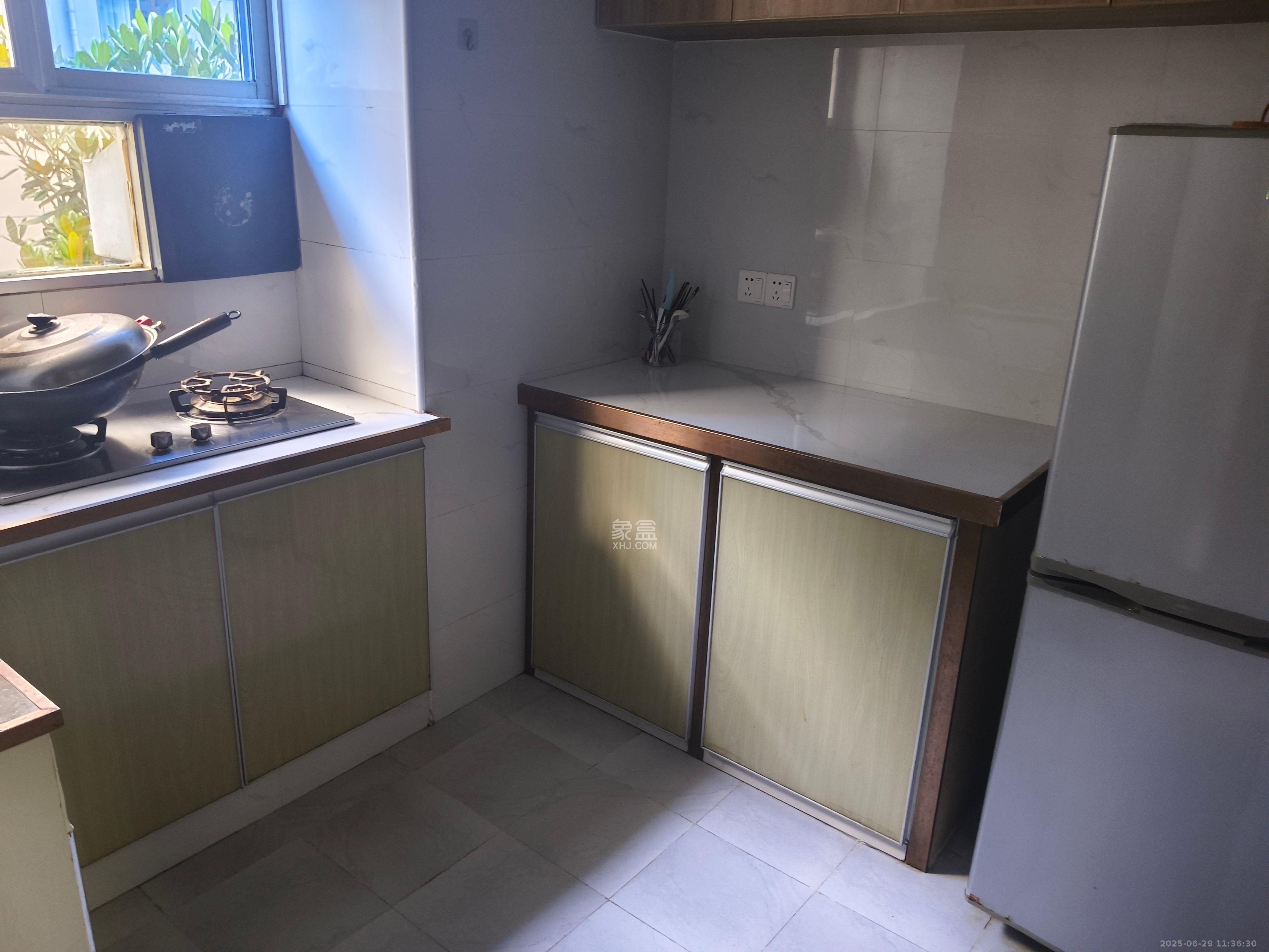 梨子山小区 3室1厅1卫 2200.0元/月 梨子山小区 3室1厅1卫 2200.0元/月室内图