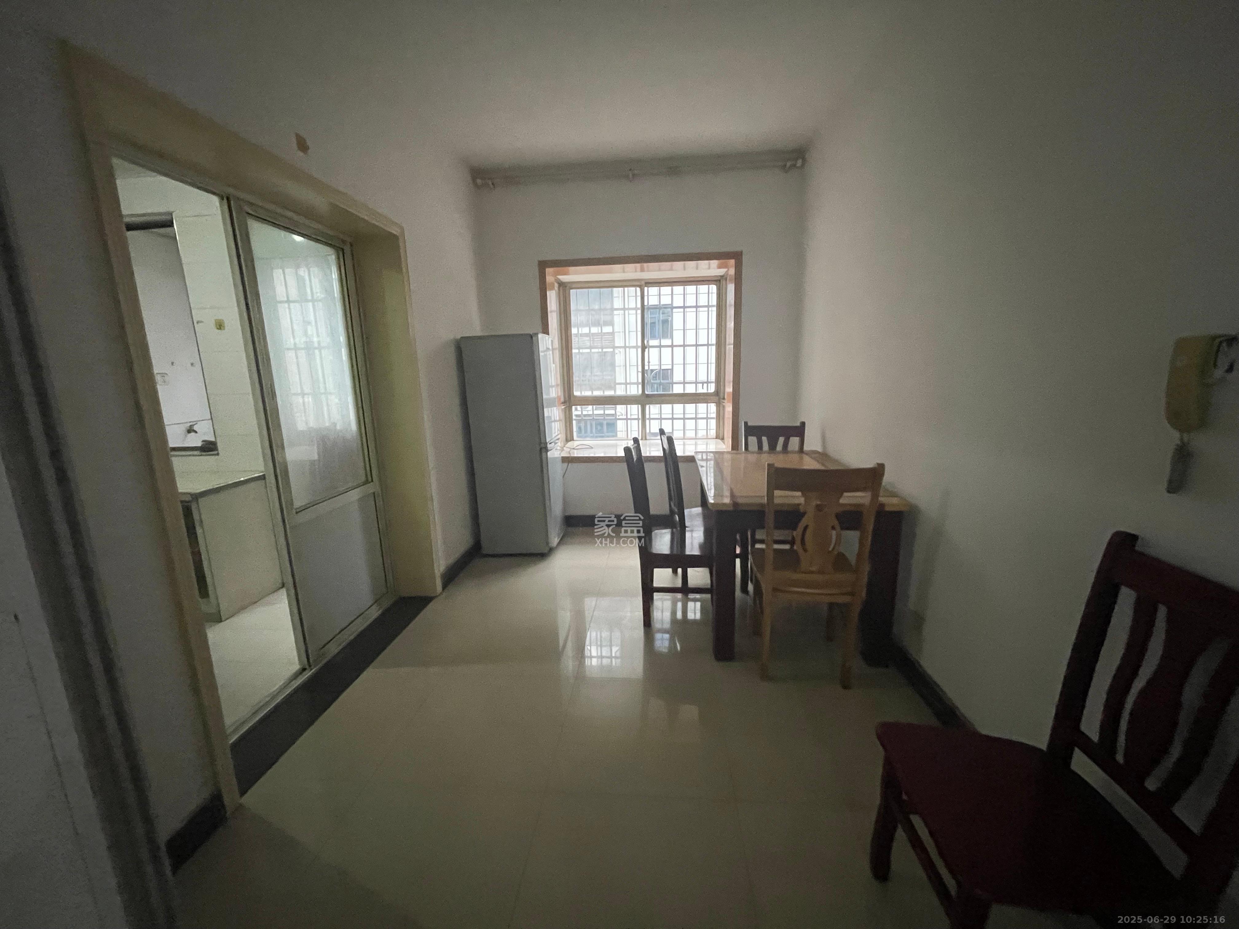 新路小区  3室2厅1卫    1800.0元/月室内图