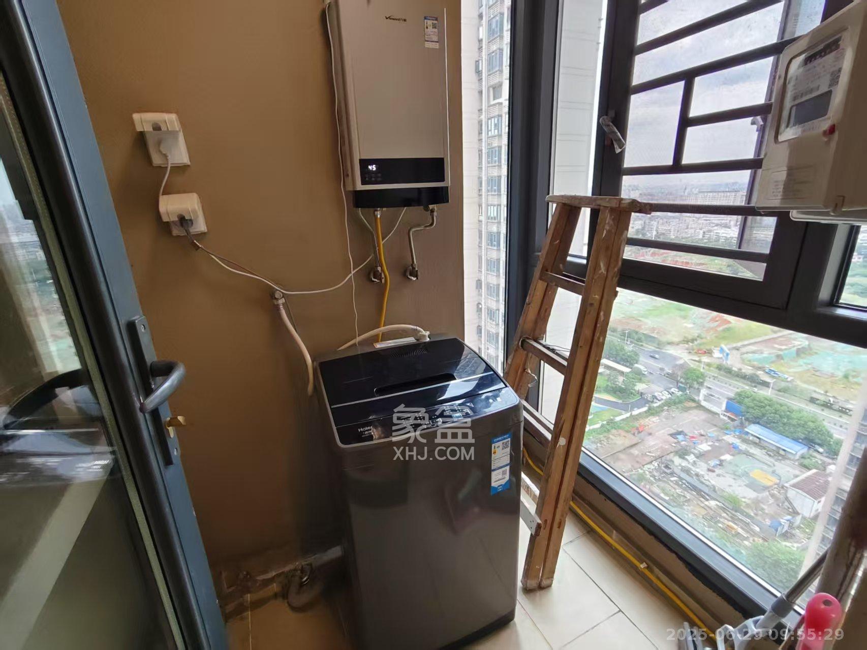 恒大翡翠华庭  3室2厅2卫   2380.00元/月室内图