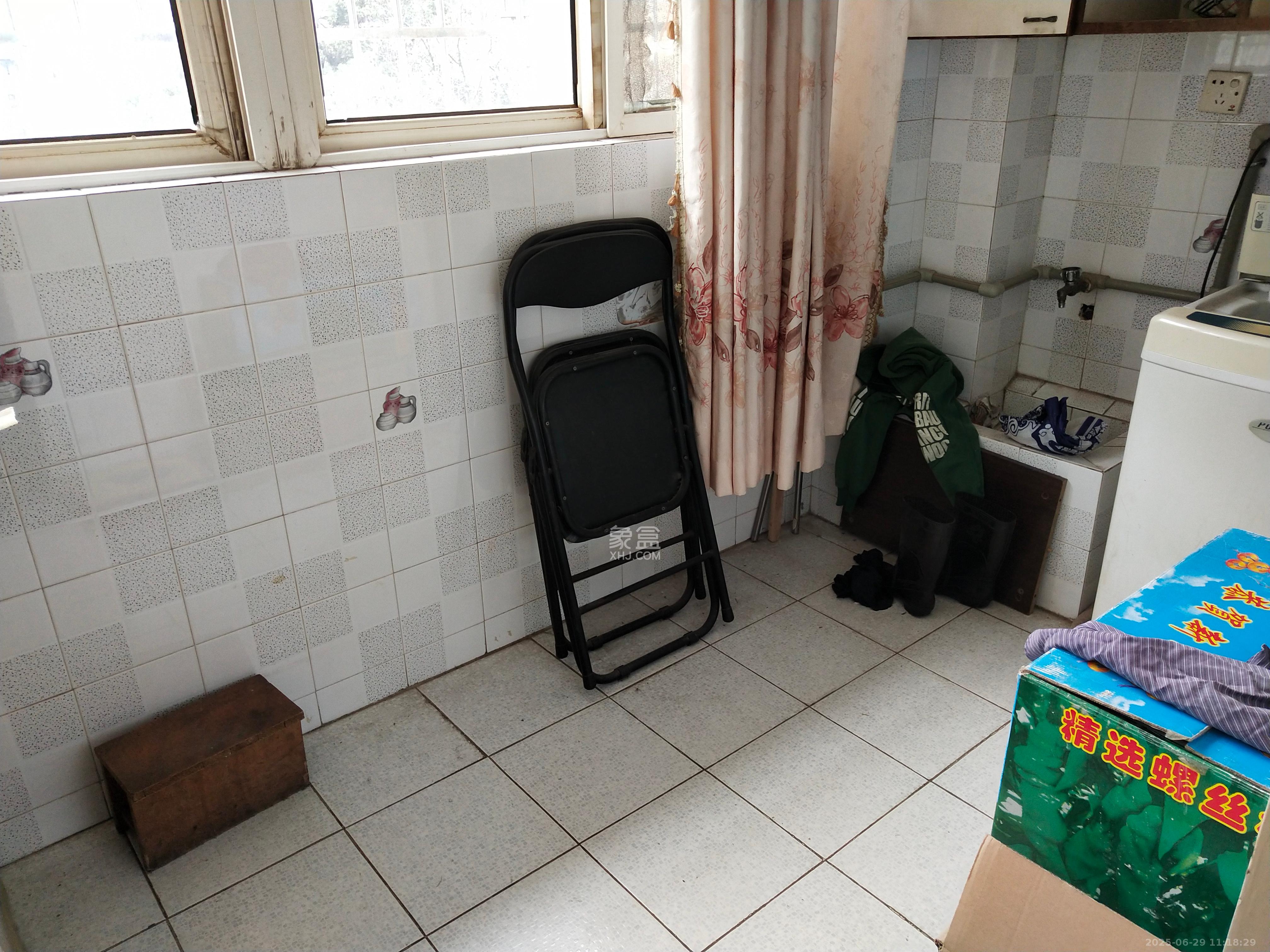 长岭水电八局宿舍 3室2厅1卫 2000.0元/月 长岭水电八局宿舍 3室2厅1卫 2000.0元/月室内图