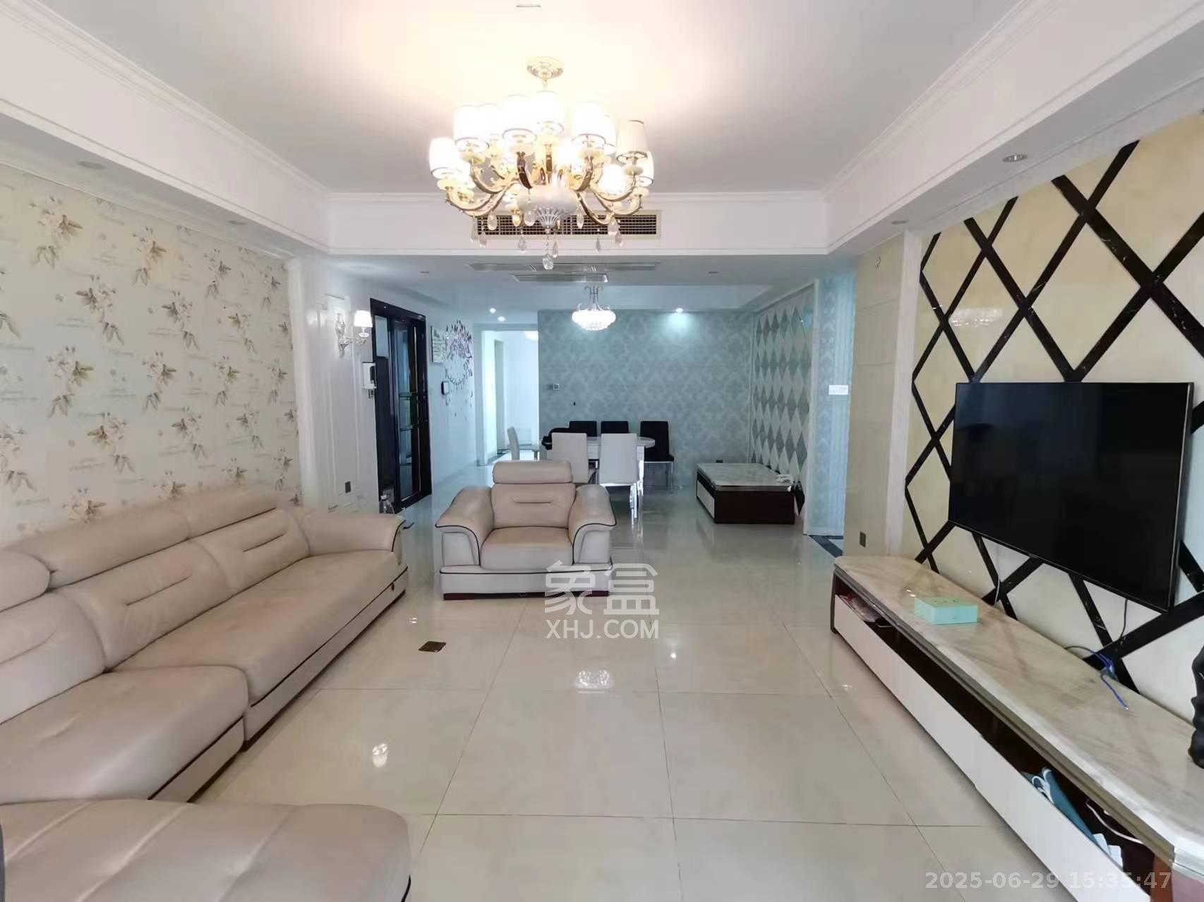 红橡华园(菲莎公馆)  4室2厅2卫    3200.0元/月 红橡华园(菲莎公馆)  4室2厅2卫    3200.0元/月室内图