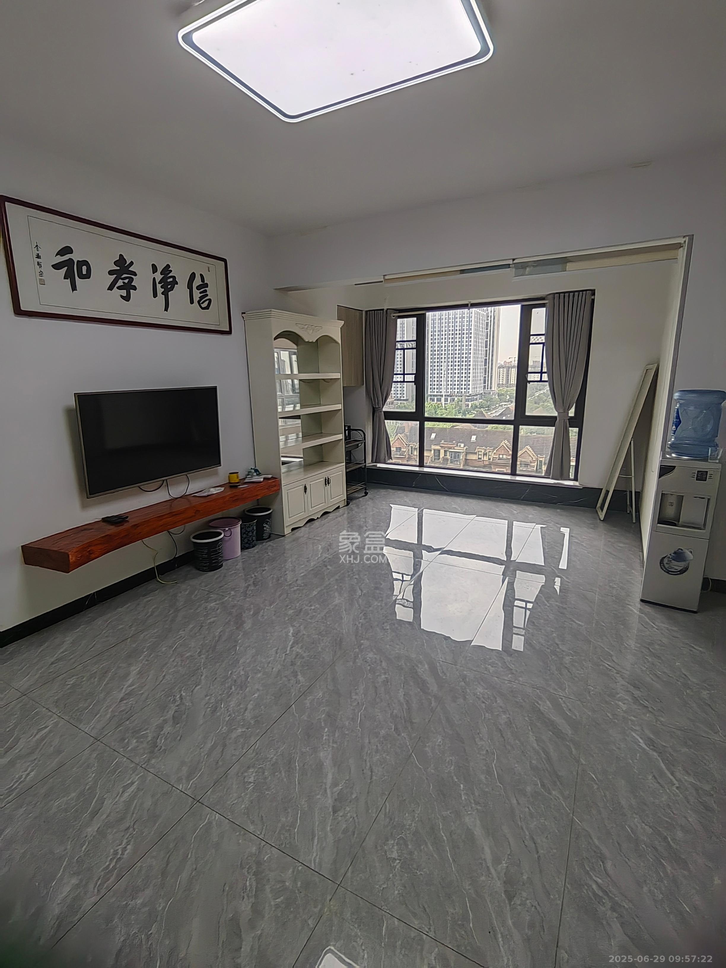 星湖湾二期高层  3室2厅2卫    2500.0元/月室内图