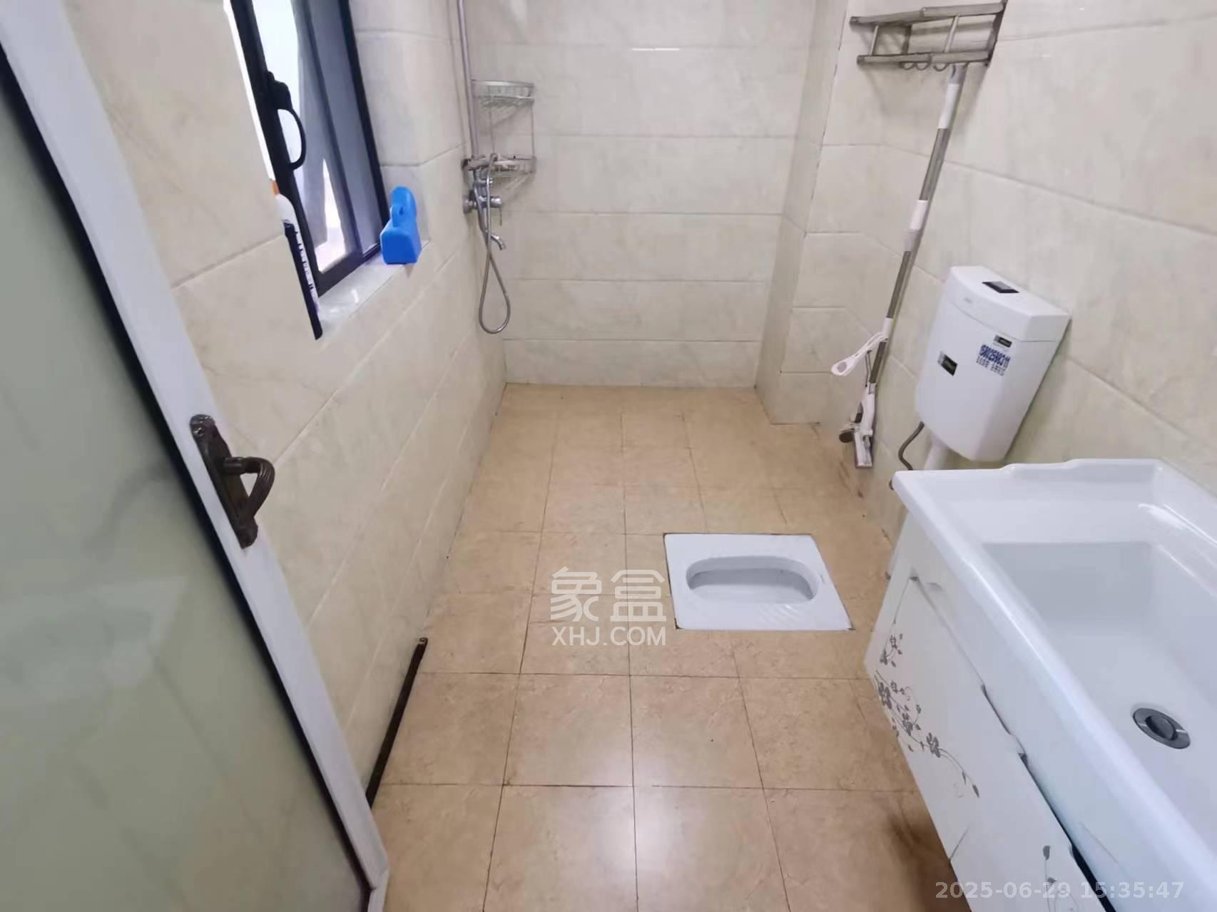 红橡华园(菲莎公馆)  4室2厅2卫    3200.0元/月 红橡华园(菲莎公馆)  4室2厅2卫    3200.0元/月室内图