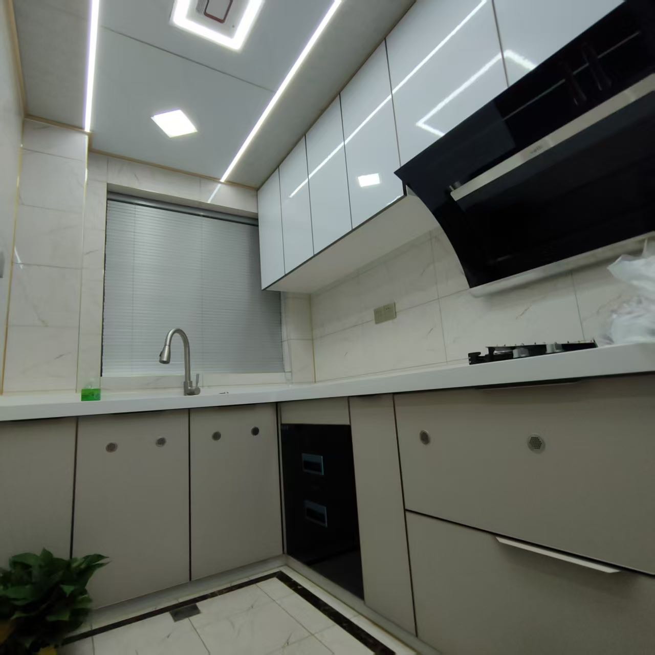 港岛花园 3室2厅2卫 245.0万 港岛花园 3室2厅2卫 245.0万室内图