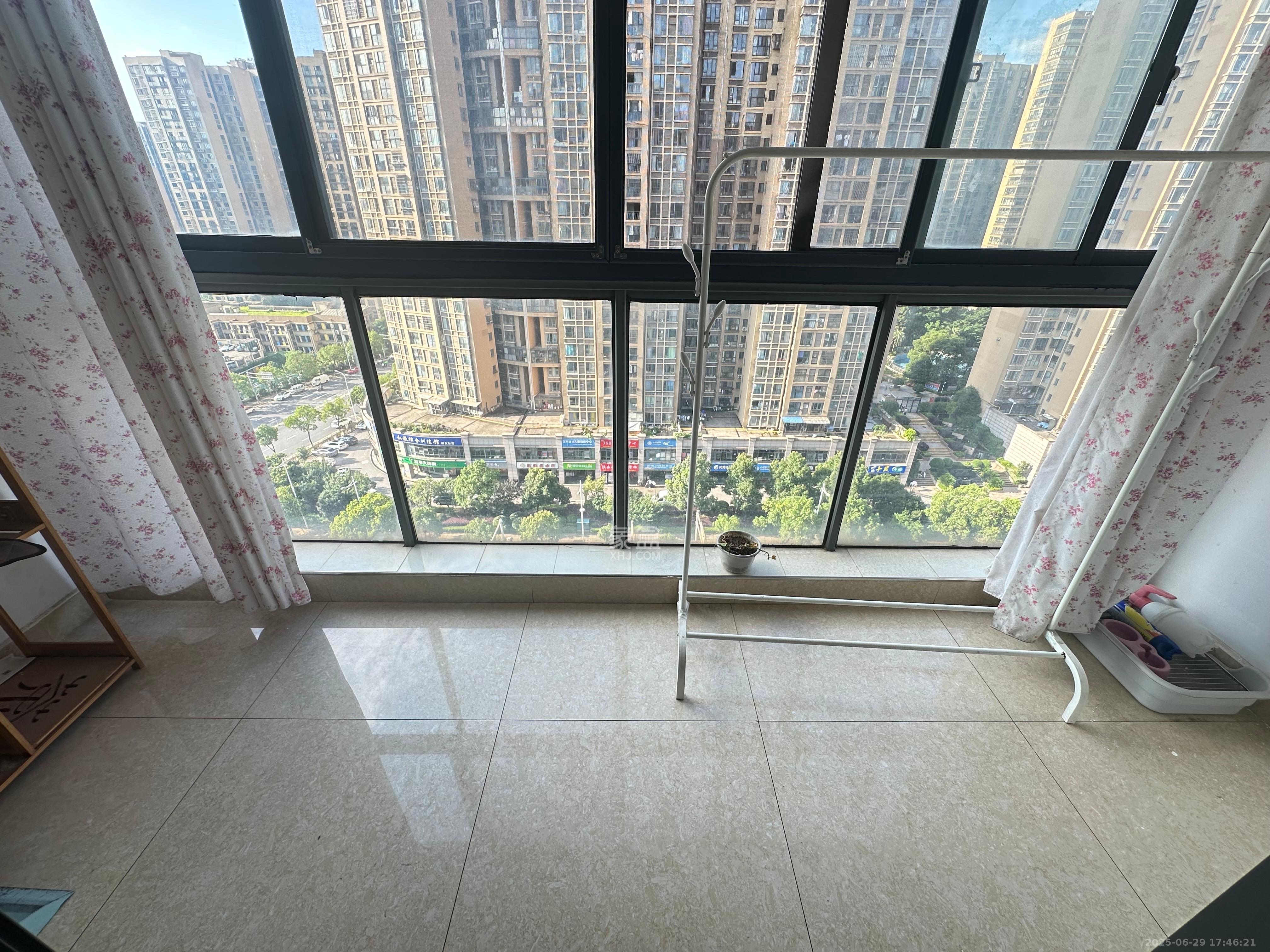 鑫远熙山 4室2厅2卫 2400.0元/月 鑫远熙山 4室2厅2卫 2400.0元/月室内图