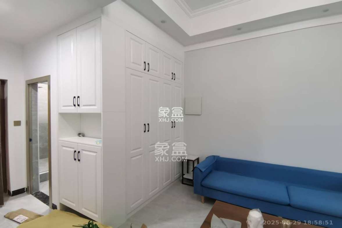 奥克斯滨仕花园(奥克斯洋湖广场/奥克斯中心) 1室1厅1卫 1700.0元/月 奥克斯滨仕花园(奥克斯洋湖广场/奥克斯中心) 1室1厅1卫 1700.0元/月室内图