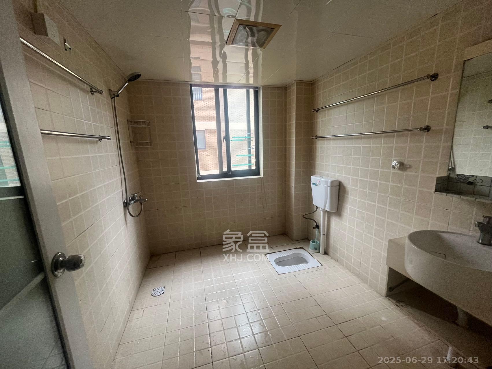 三江花中城 2室2厅1卫 2400.0元/月 三江花中城 2室2厅1卫 2400.0元/月室内图