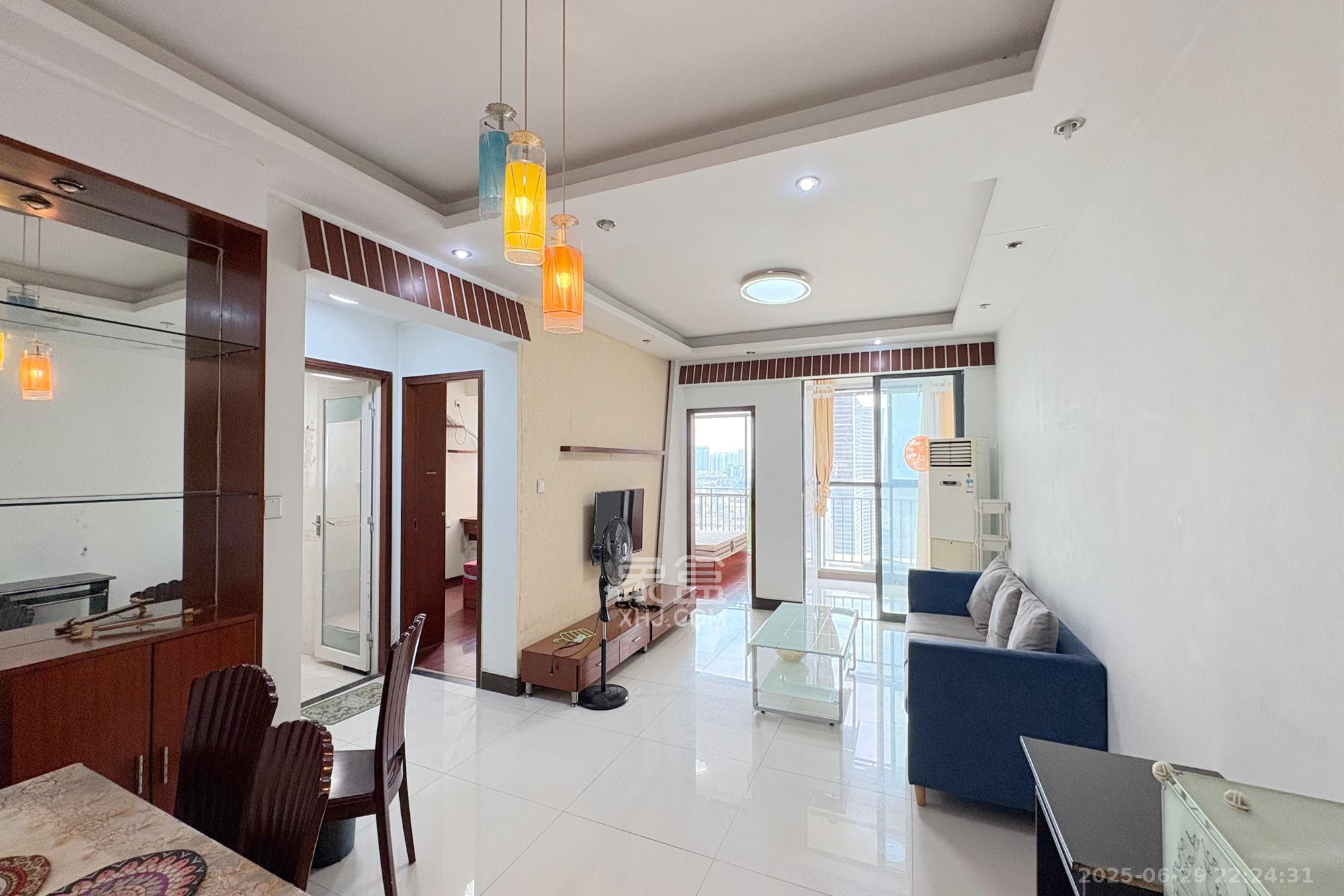 湘域中央  2室2厅1卫    113.0万客厅