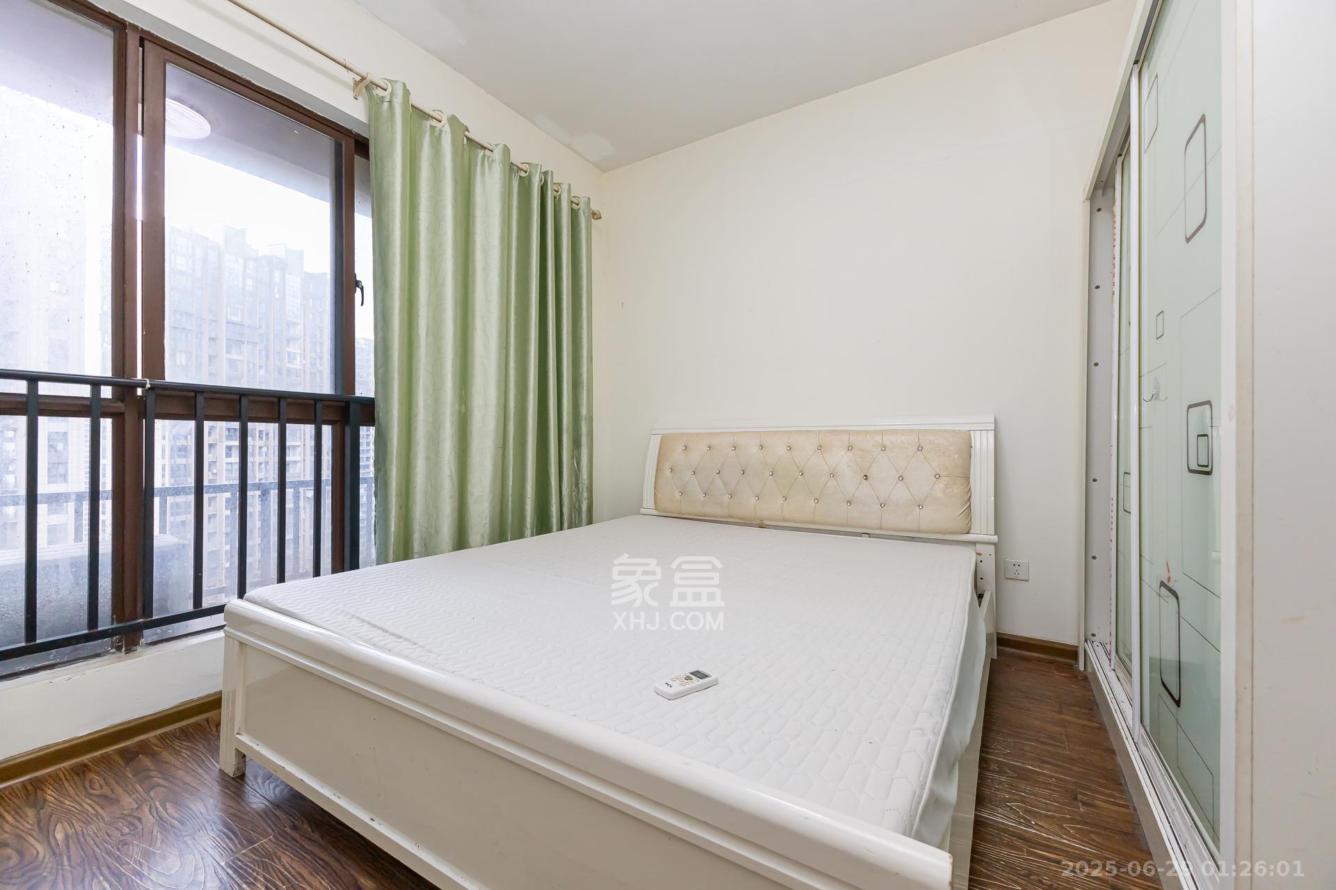 星月绿洲 4室2厅2卫 87.0万 星月绿洲 4室2厅2卫 87.0万卧室