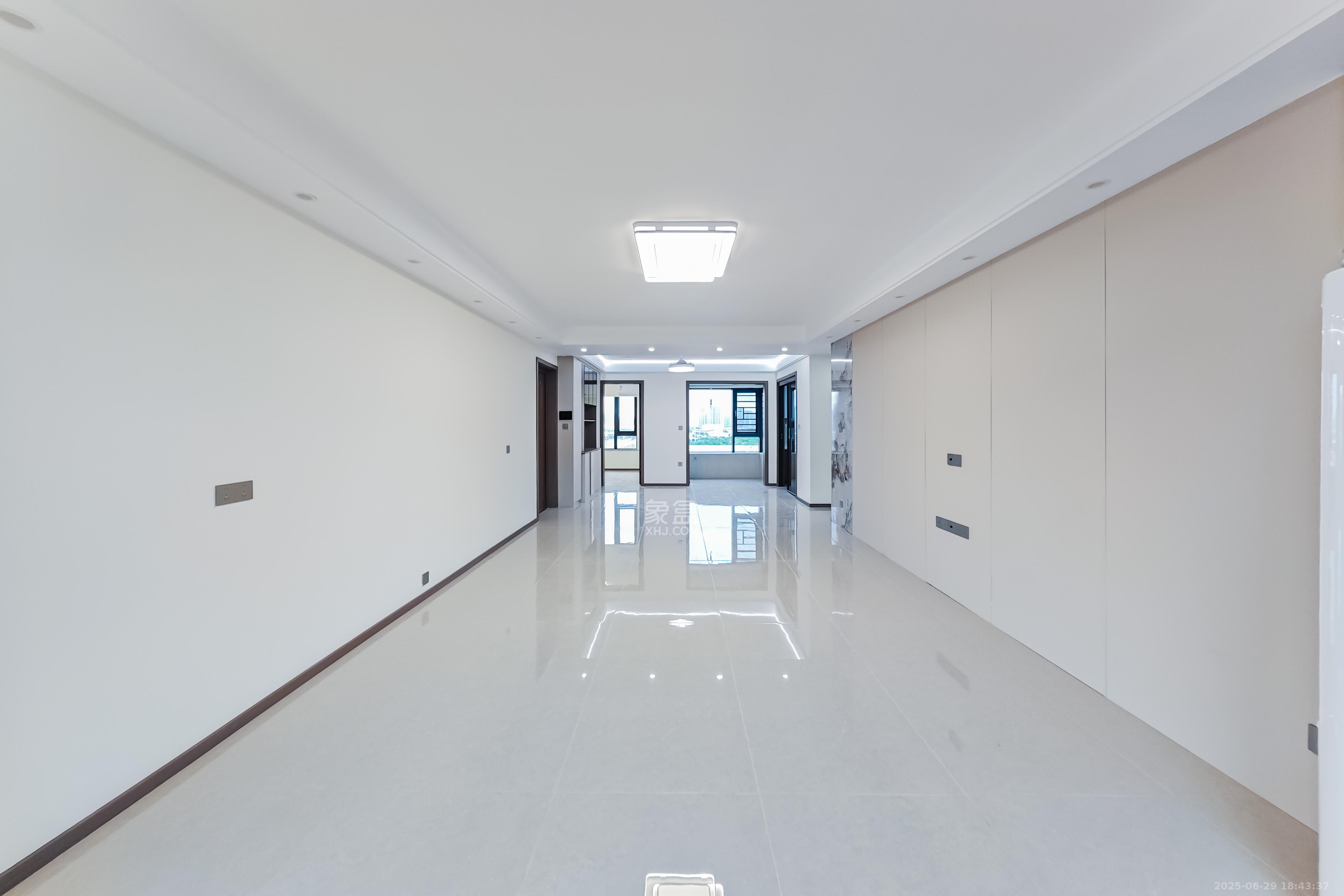 建发玖洲和玺  4室2厅2卫   198.00万