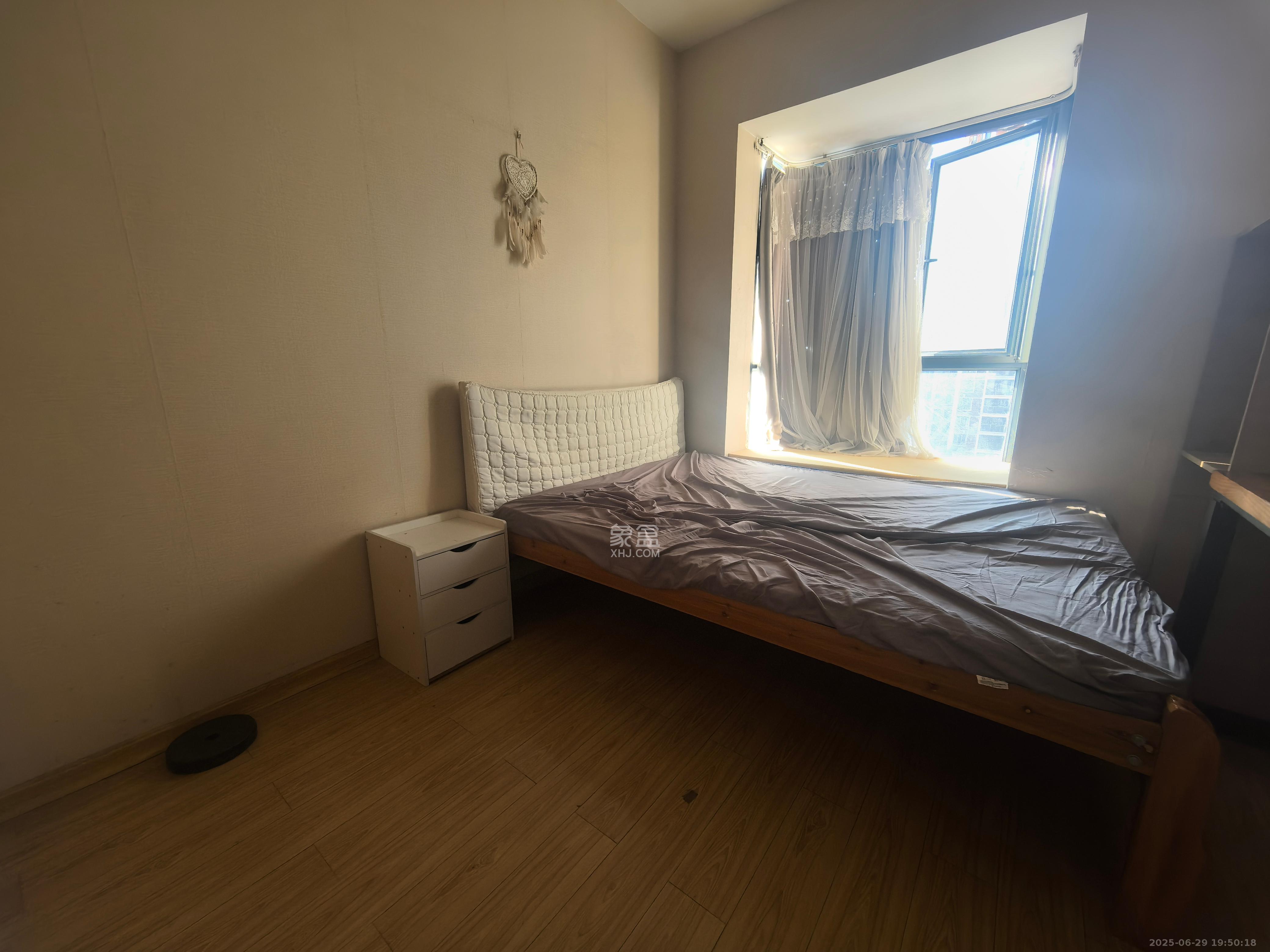 标志浪漫满屋（枫景公寓）  1室1厅1卫   1500.00元/月室内图