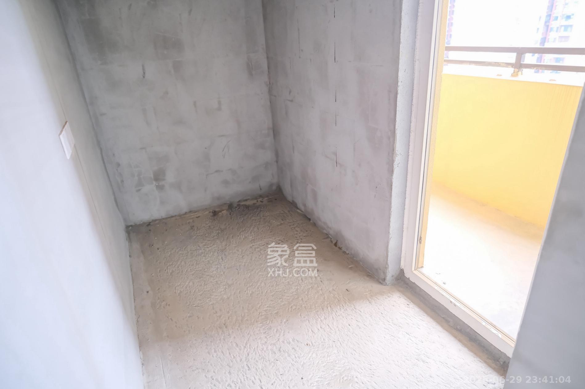 保利香槟国际  3室2厅1卫    70.0万 保利香槟国际  3室2厅1卫    70.0万卧室