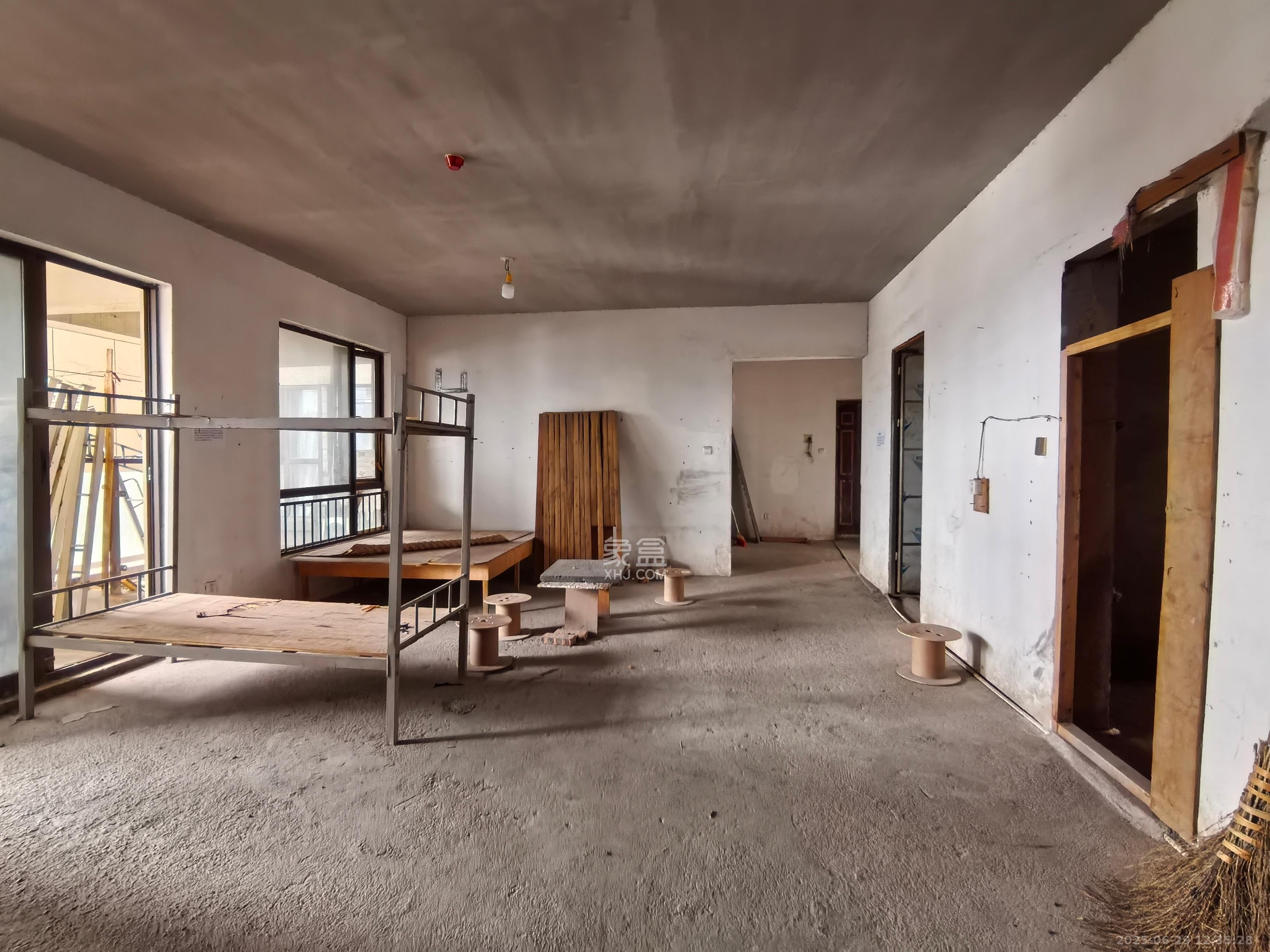 南山雍江汇(滨江国际新城)  4室2厅2卫    3000.0元/月 南山雍江汇(滨江国际新城)  4室2厅2卫    3000.0元/月室内图