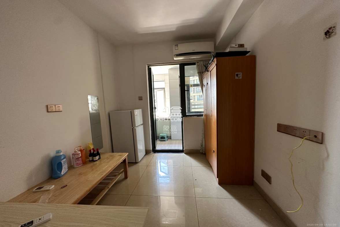 保利麓谷林语I区 1室1厅1卫 1100.0元/月 保利麓谷林语I区 1室1厅1卫 1100.0元/月室内图