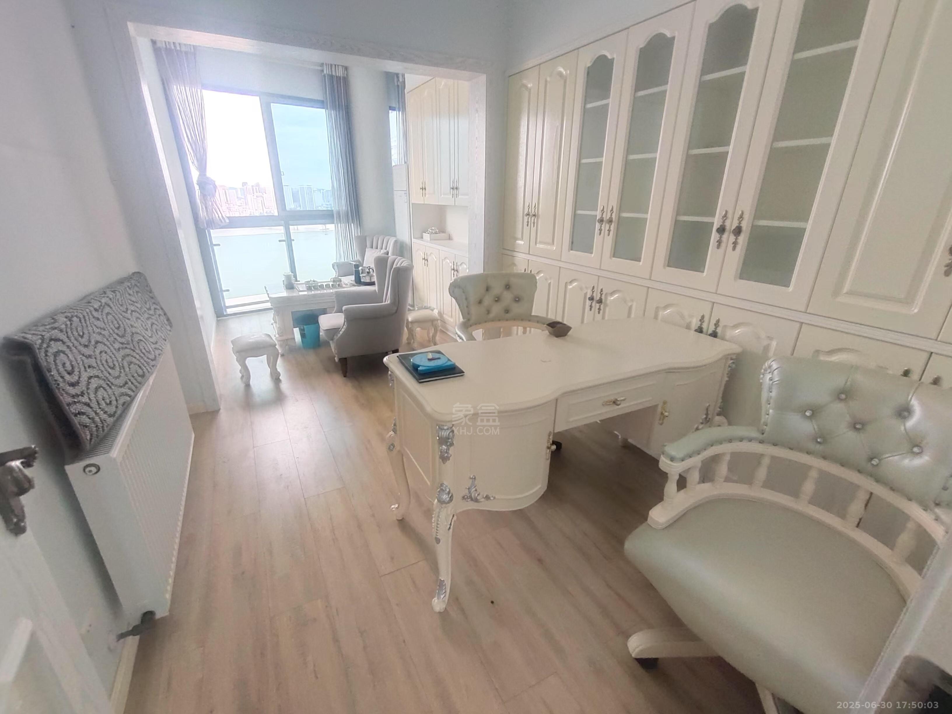 丽景滨江 4室2厅2卫 3800.00元/月 丽景滨江 4室2厅2卫 3800.00元/月室内图