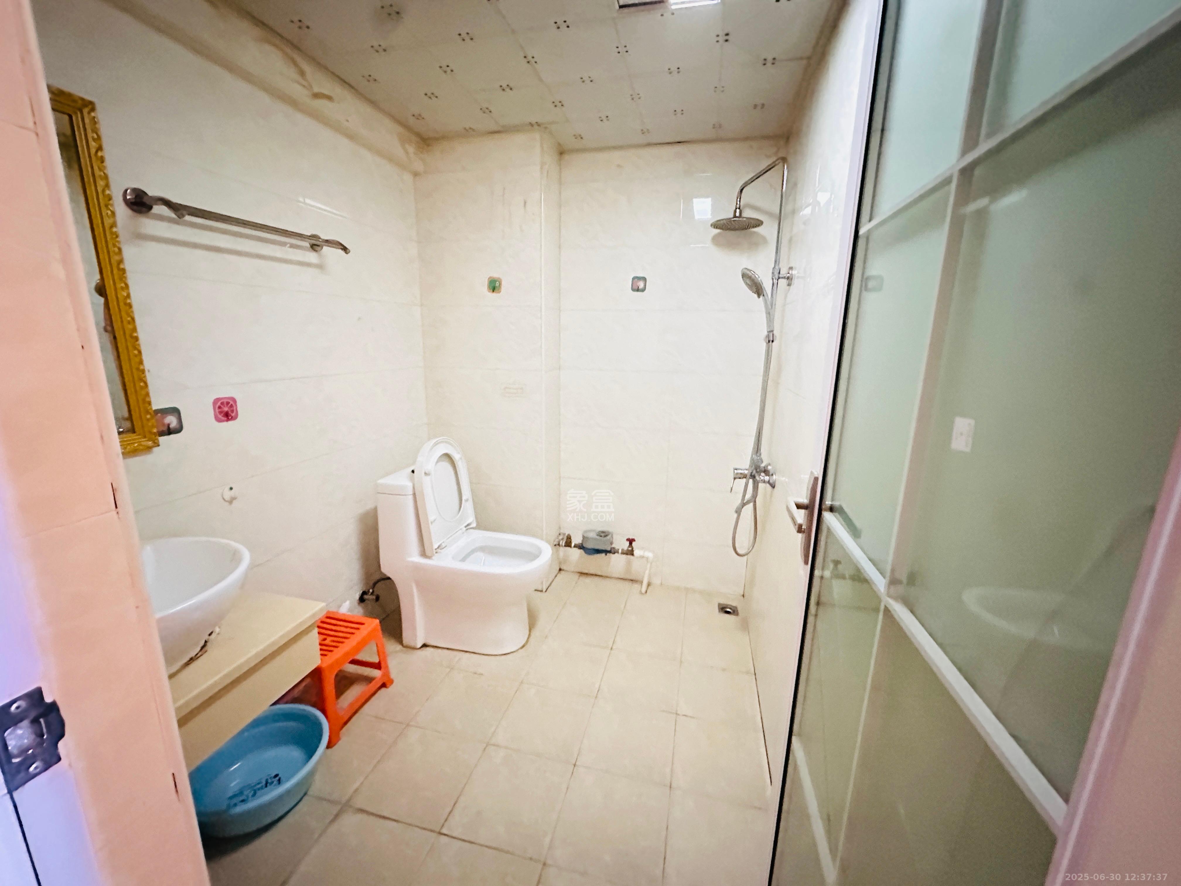 东怡外国(南湖一号) 1室1厅1卫 2500.0元/月 东怡外国(南湖一号) 1室1厅1卫 2500.0元/月室内图