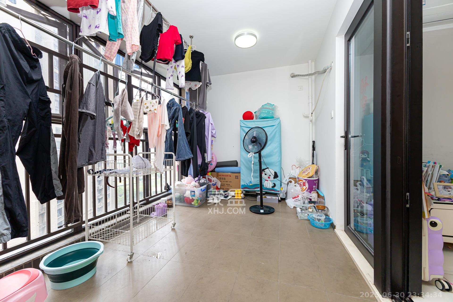 时代倾城三期 2室2厅1卫 67.5万 时代倾城三期 2室2厅1卫 67.5万阳台