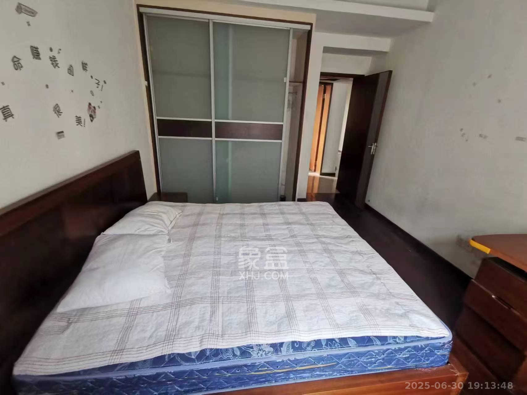 四季阳光花城 2室2厅1卫 3000.0元/月 四季阳光花城 2室2厅1卫 3000.0元/月室内图