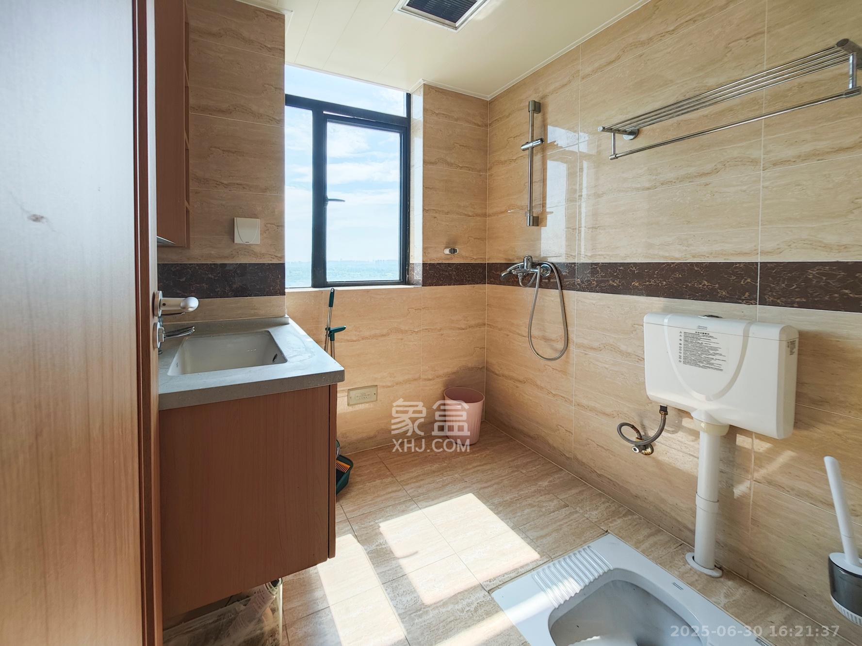 幸福考拉789  3室2厅2卫    78.8万卫生间